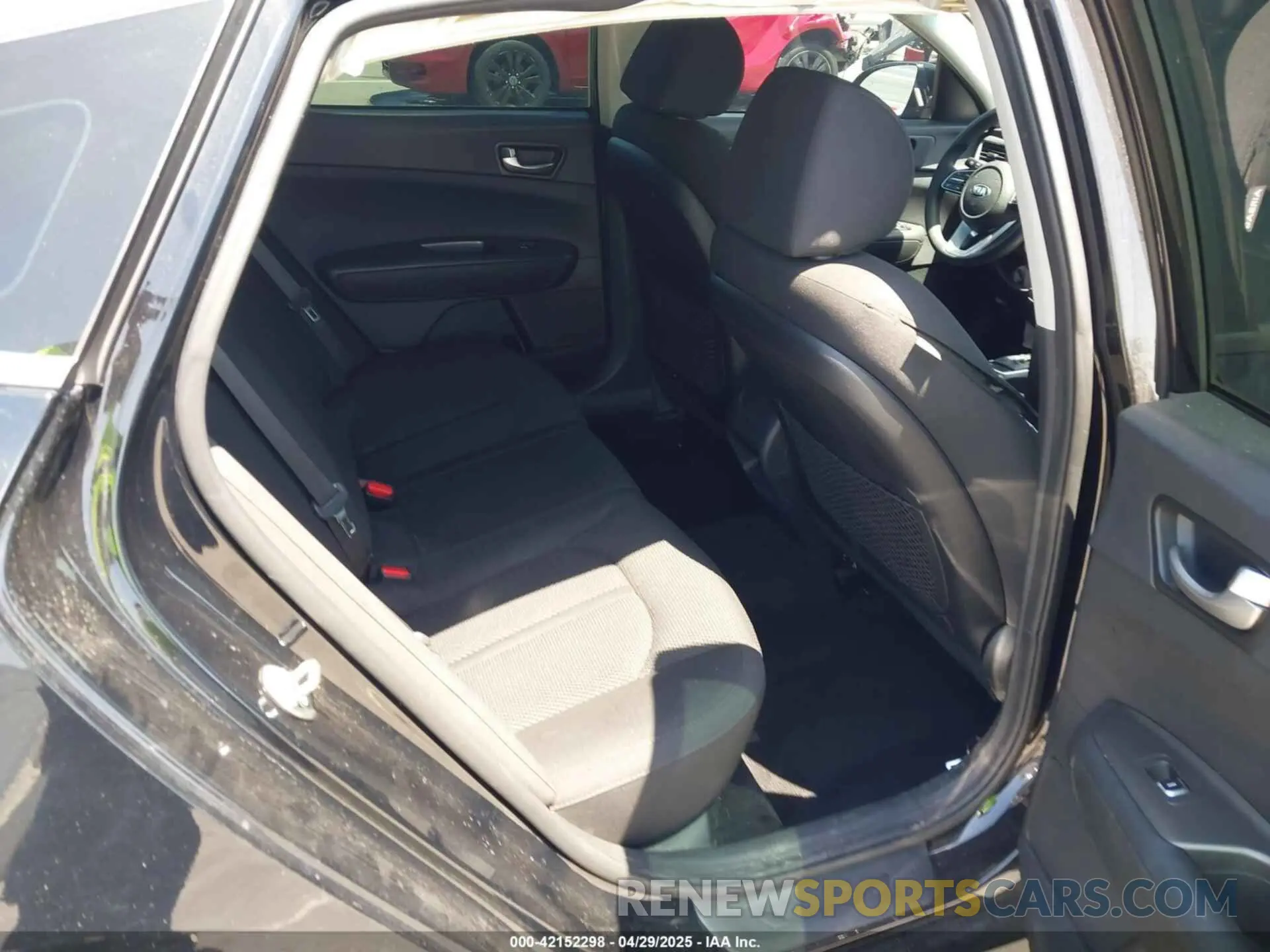8 Photograph of a damaged car 5XXGT4L31LG391665 KIA OPTIMA 2020