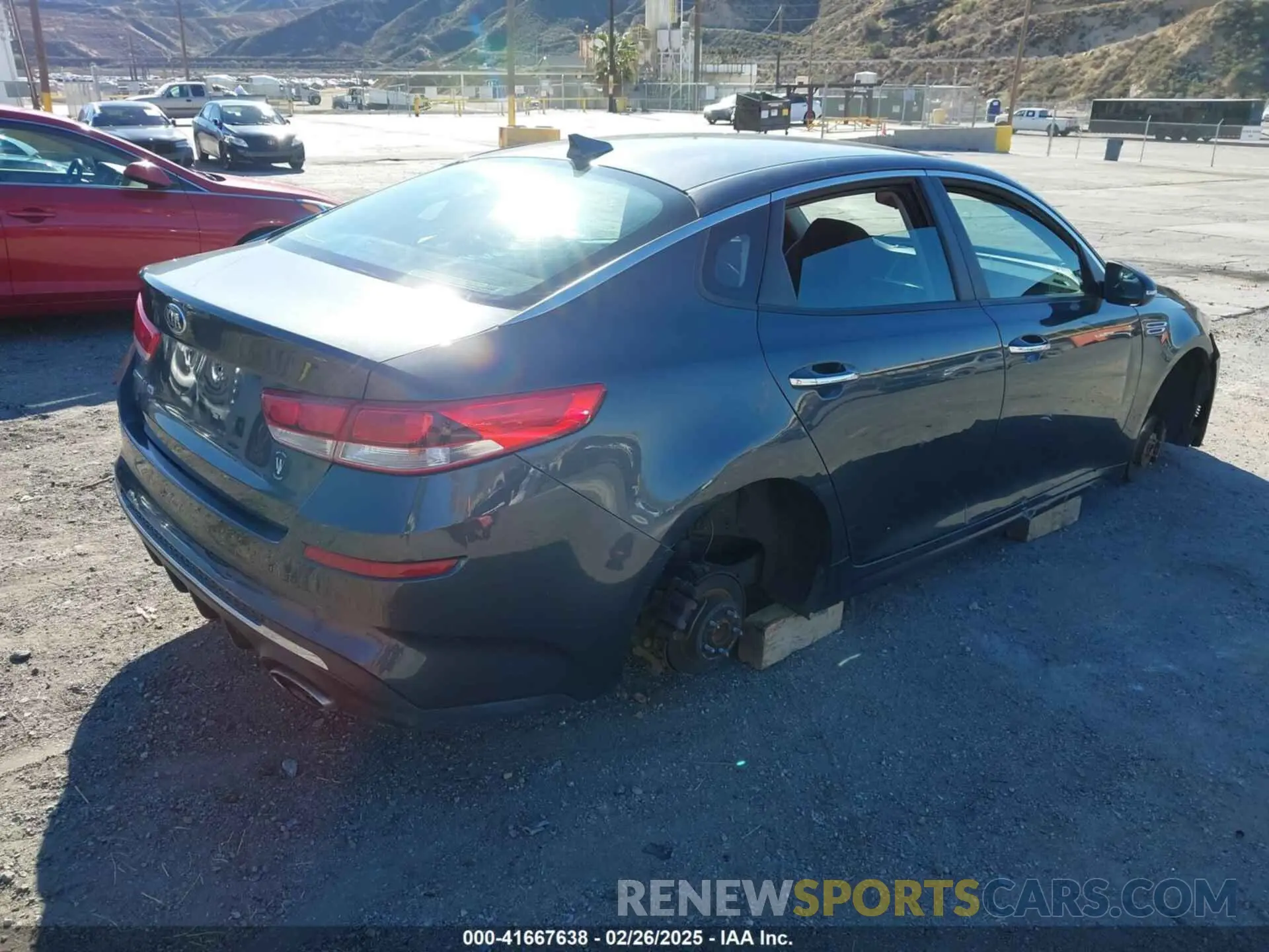 4 Photograph of a damaged car 5XXGT4L31LG392993 KIA OPTIMA 2020
