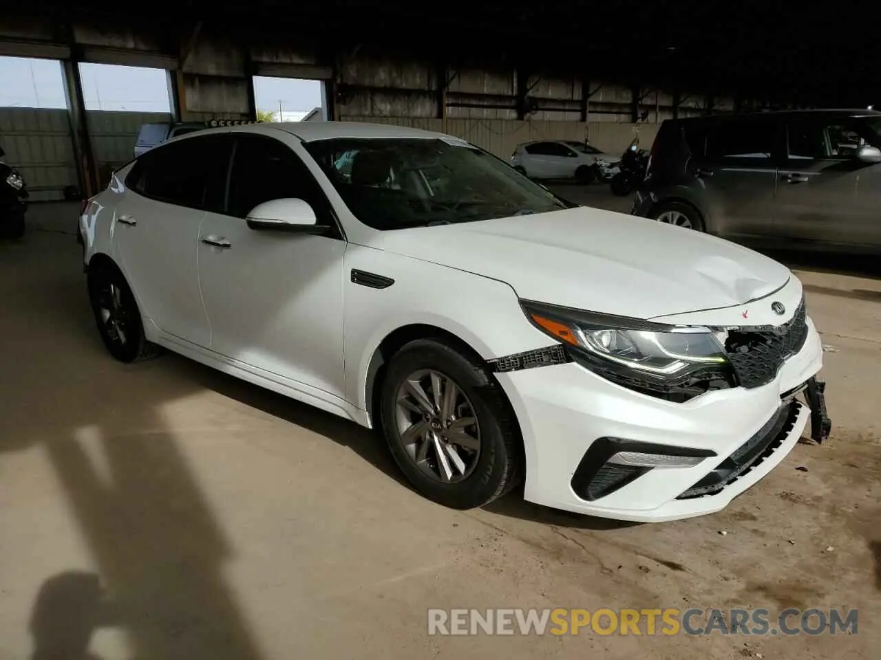 4 Photograph of a damaged car 5XXGT4L31LG398762 KIA OPTIMA 2020