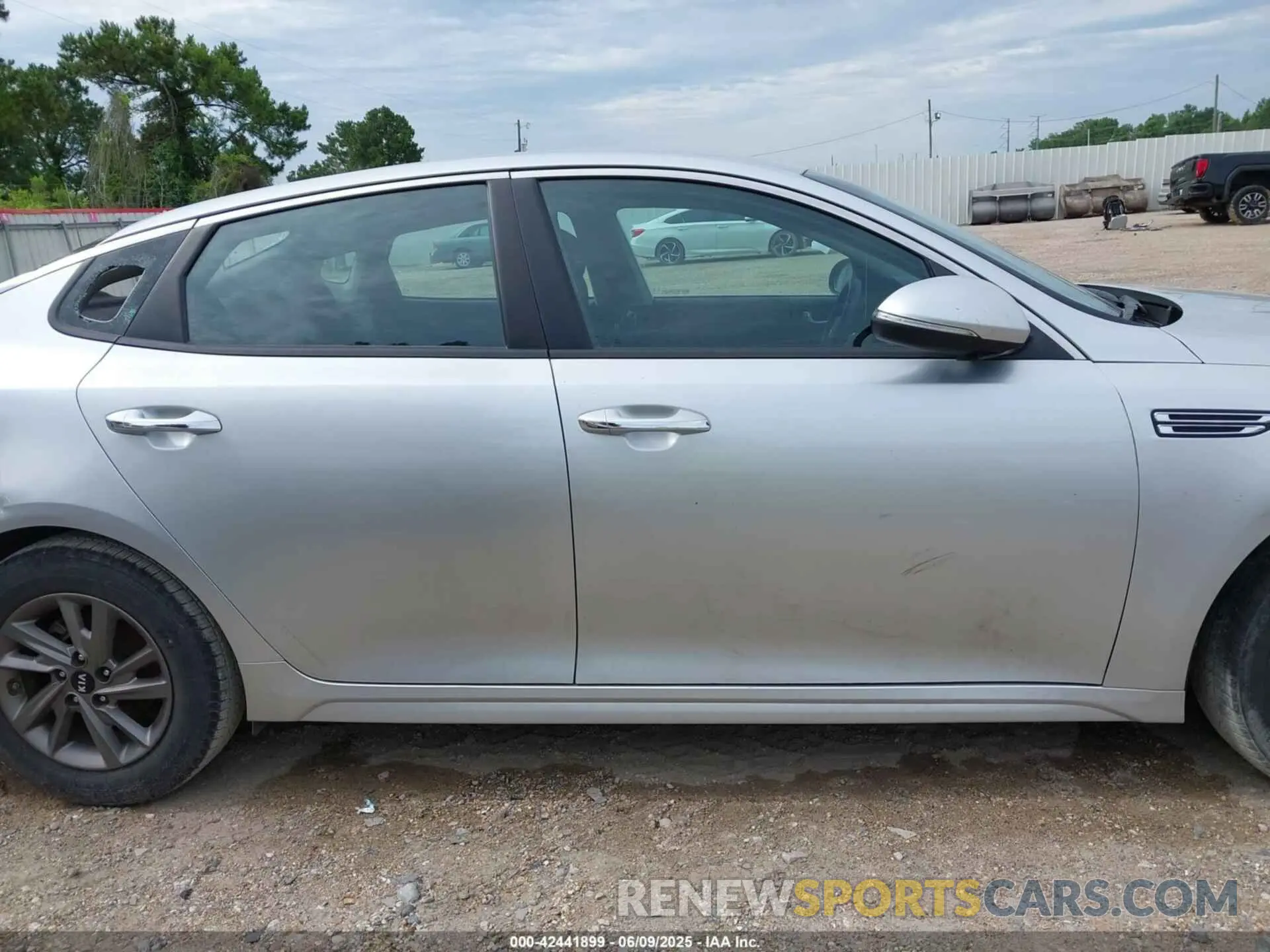 14 Photograph of a damaged car 5XXGT4L31LG430142 KIA OPTIMA 2020