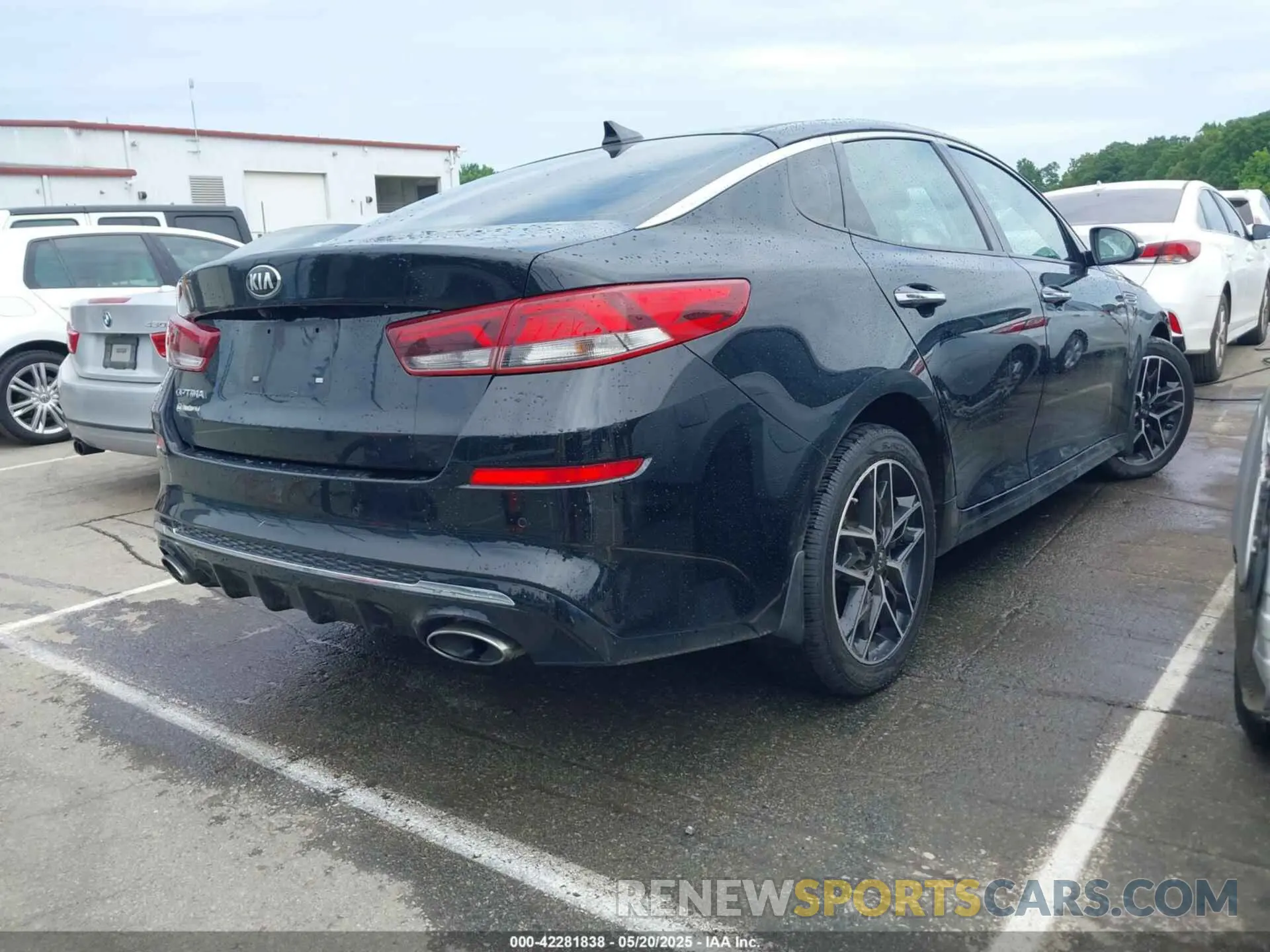 4 Photograph of a damaged car 5XXGT4L31LG441173 KIA OPTIMA 2020