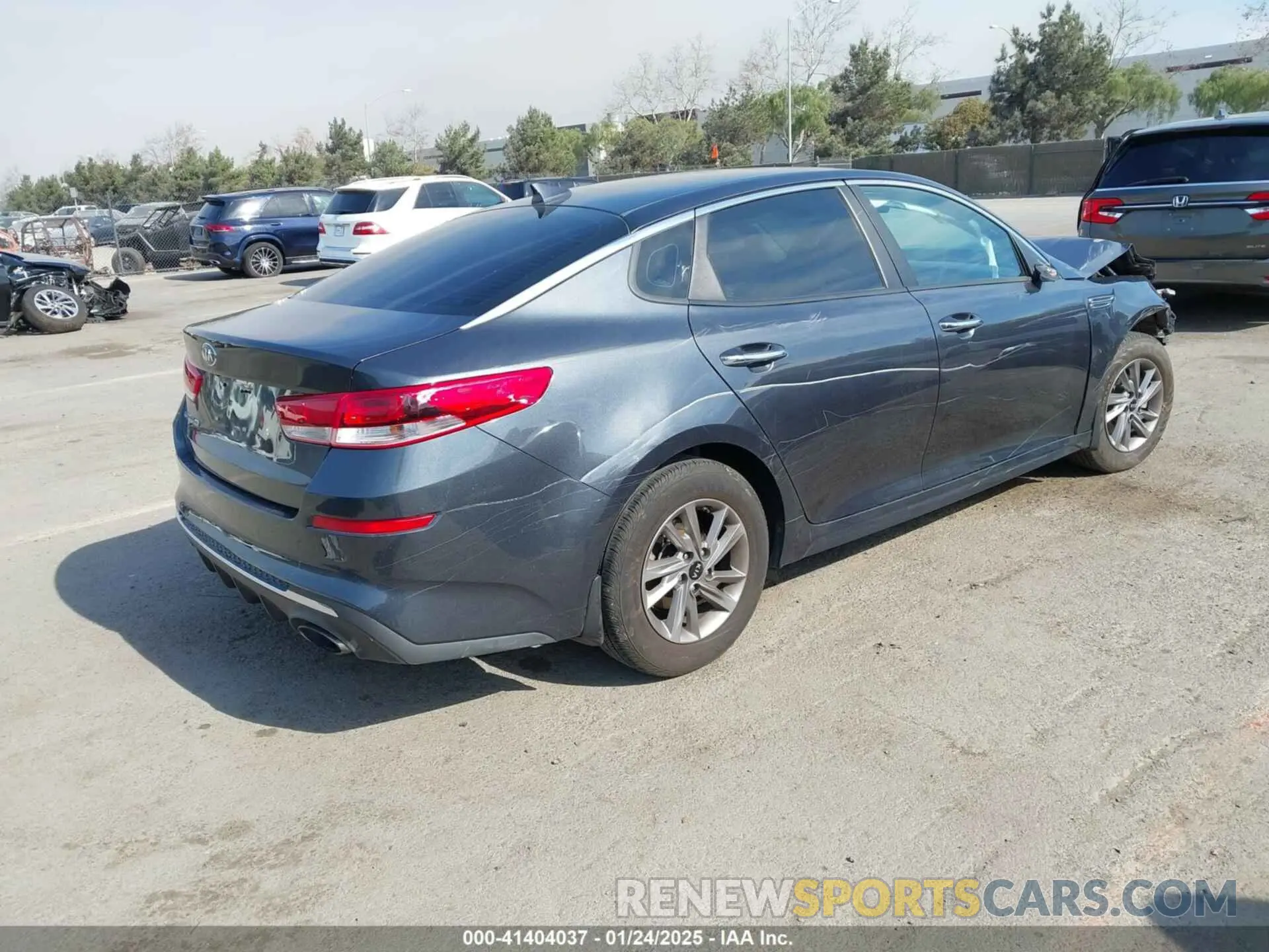 4 Фотография поврежденного автомобиля 5XXGT4L31LG447331 KIA OPTIMA 2020