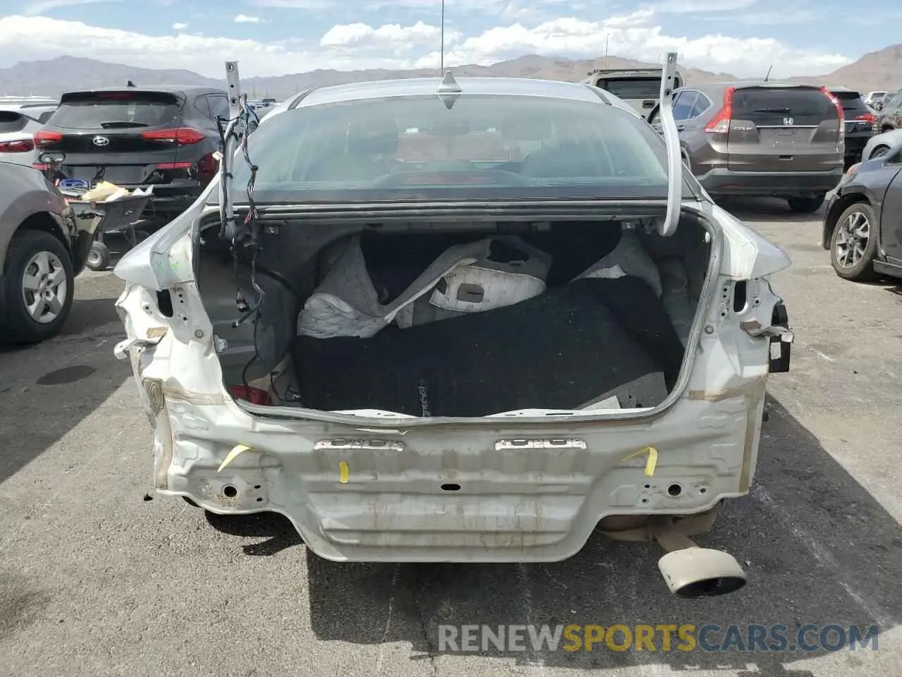 6 Photograph of a damaged car 5XXGT4L31LG450276 KIA OPTIMA 2020