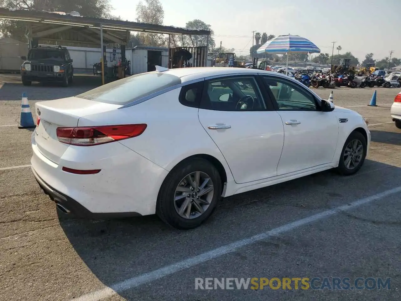 3 Фотография поврежденного автомобиля 5XXGT4L32LG392131 KIA OPTIMA 2020