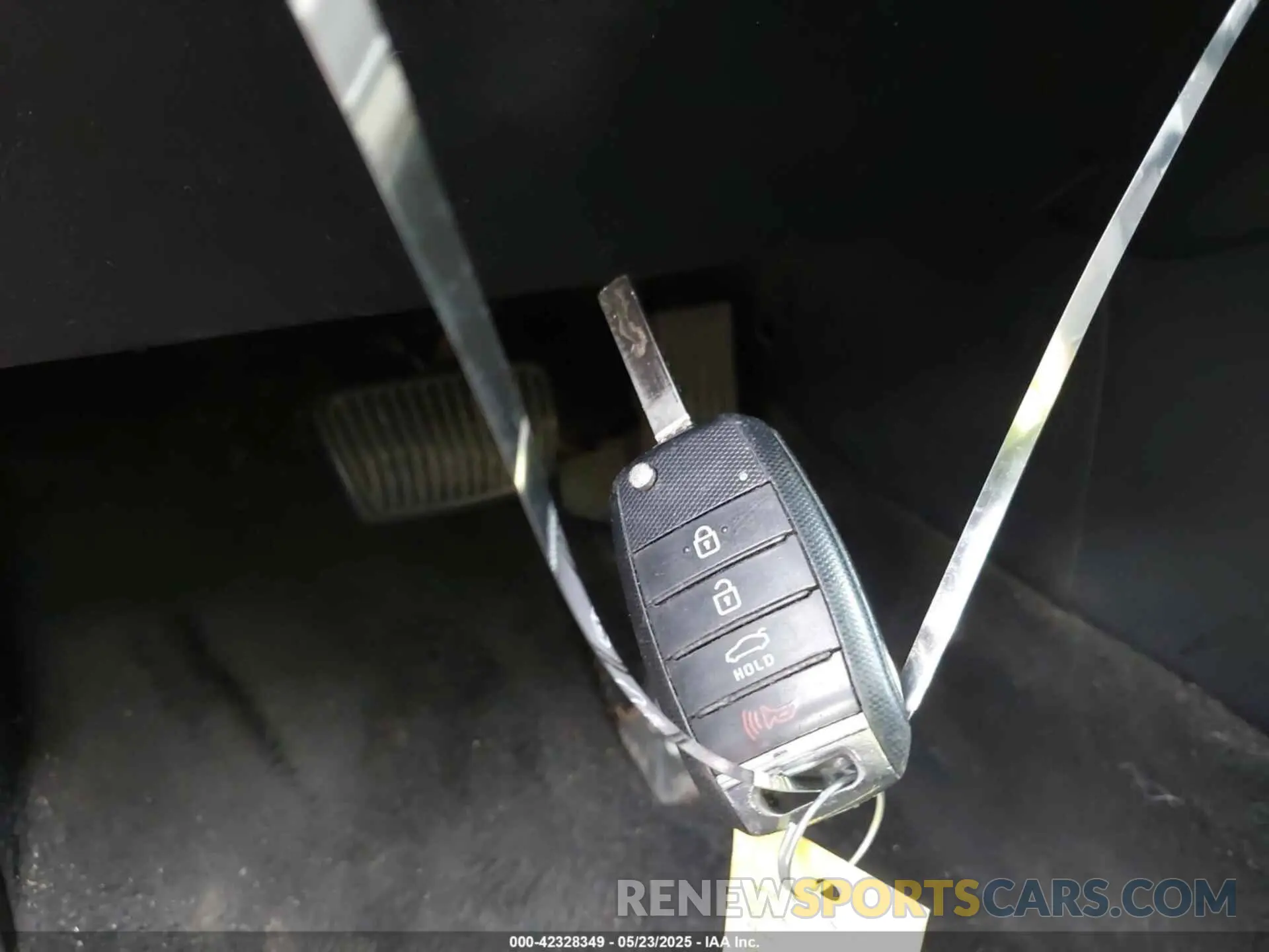11 Photograph of a damaged car 5XXGT4L32LG398947 KIA OPTIMA 2020