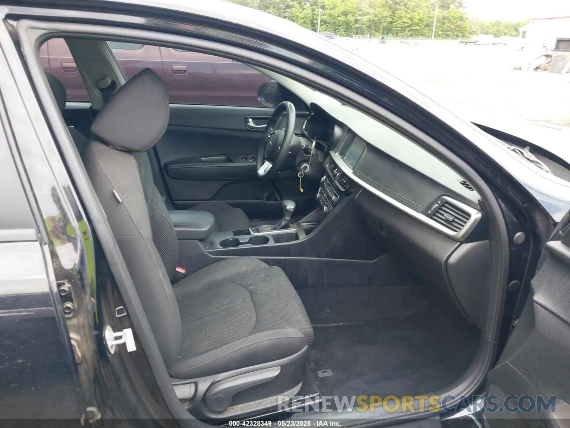 5 Photograph of a damaged car 5XXGT4L32LG398947 KIA OPTIMA 2020