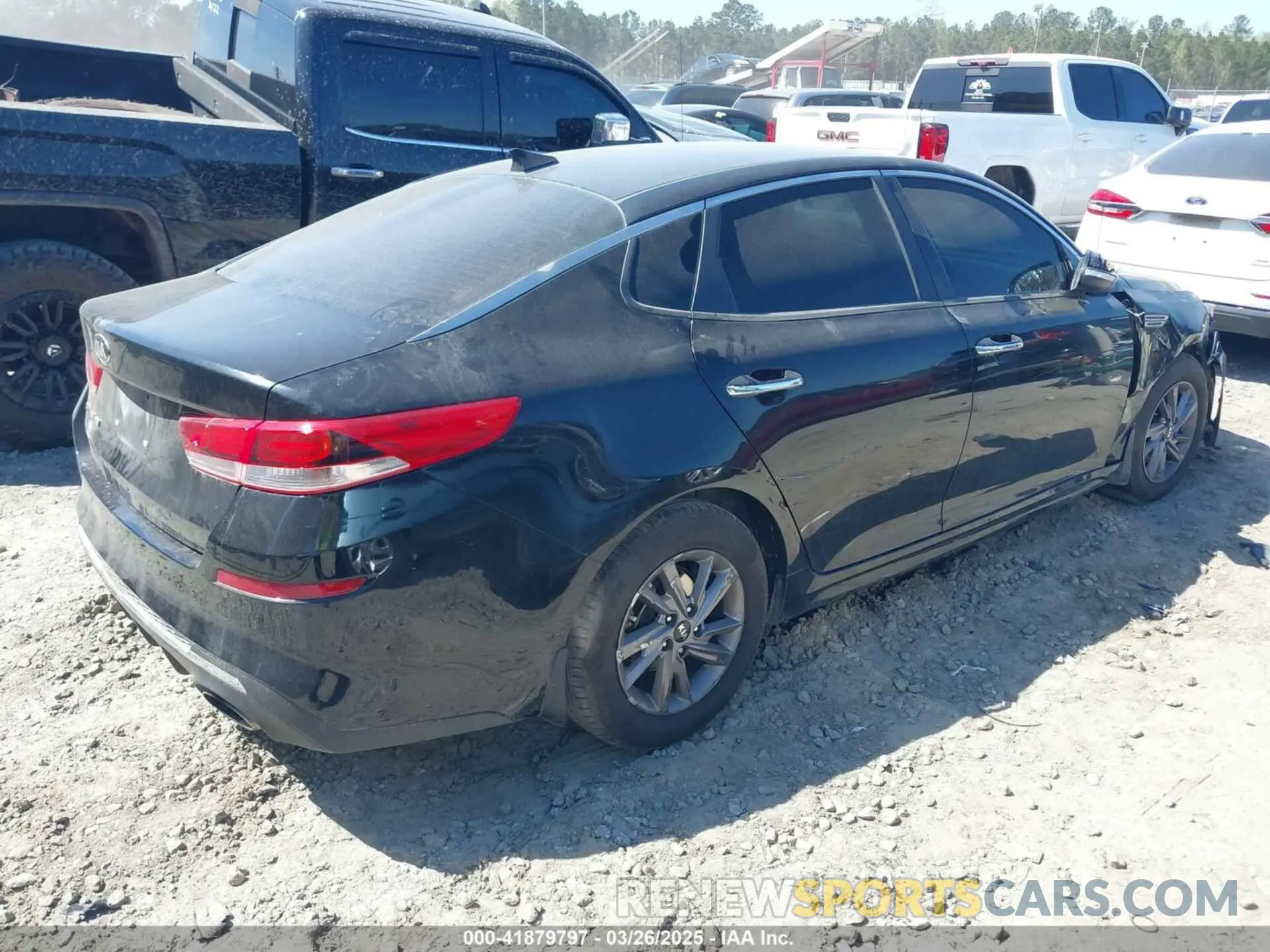 4 Photograph of a damaged car 5XXGT4L32LG421062 KIA OPTIMA 2020