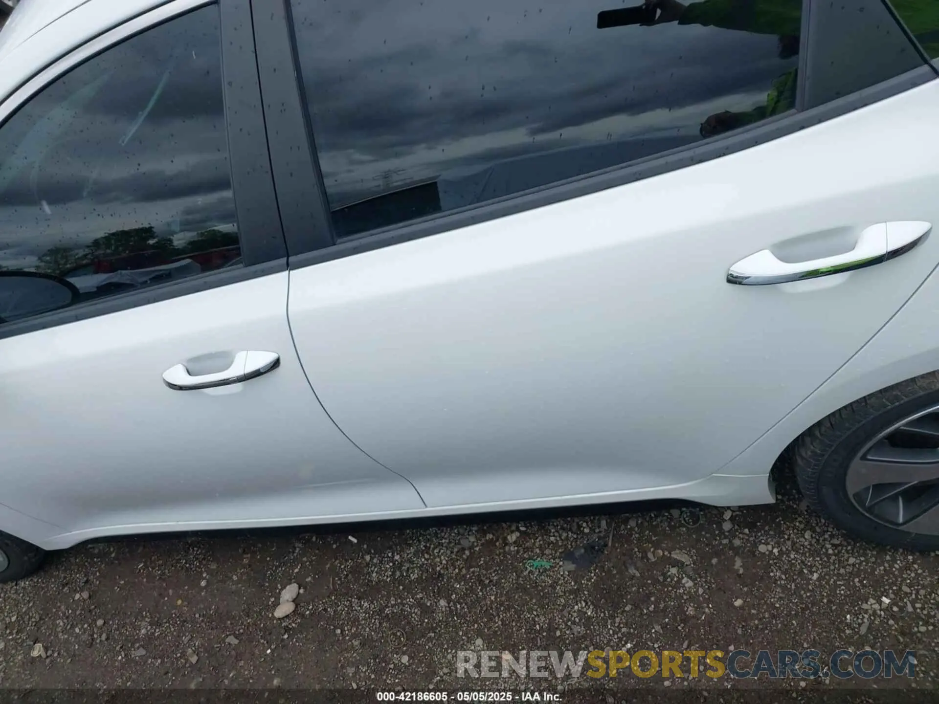 14 Photograph of a damaged car 5XXGT4L32LG422972 KIA OPTIMA 2020