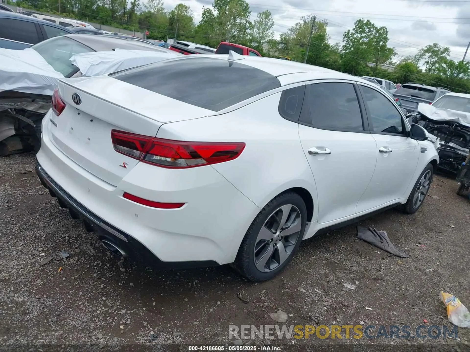 4 Photograph of a damaged car 5XXGT4L32LG422972 KIA OPTIMA 2020