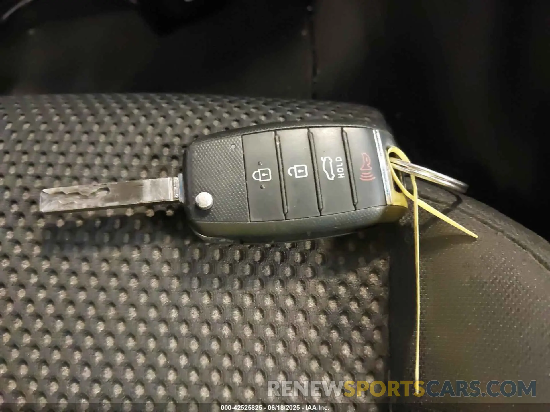 11 Photograph of a damaged car 5XXGT4L32LG424821 KIA OPTIMA 2020