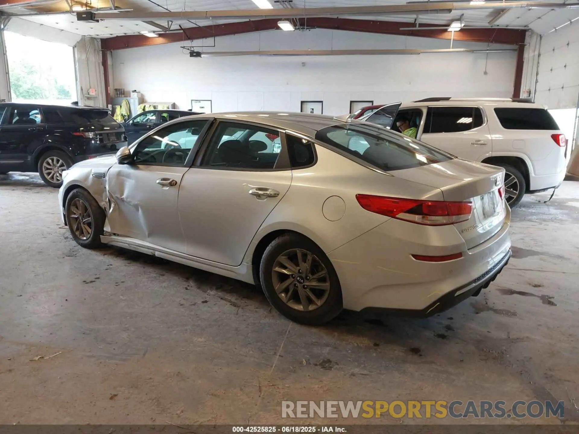 3 Photograph of a damaged car 5XXGT4L32LG424821 KIA OPTIMA 2020