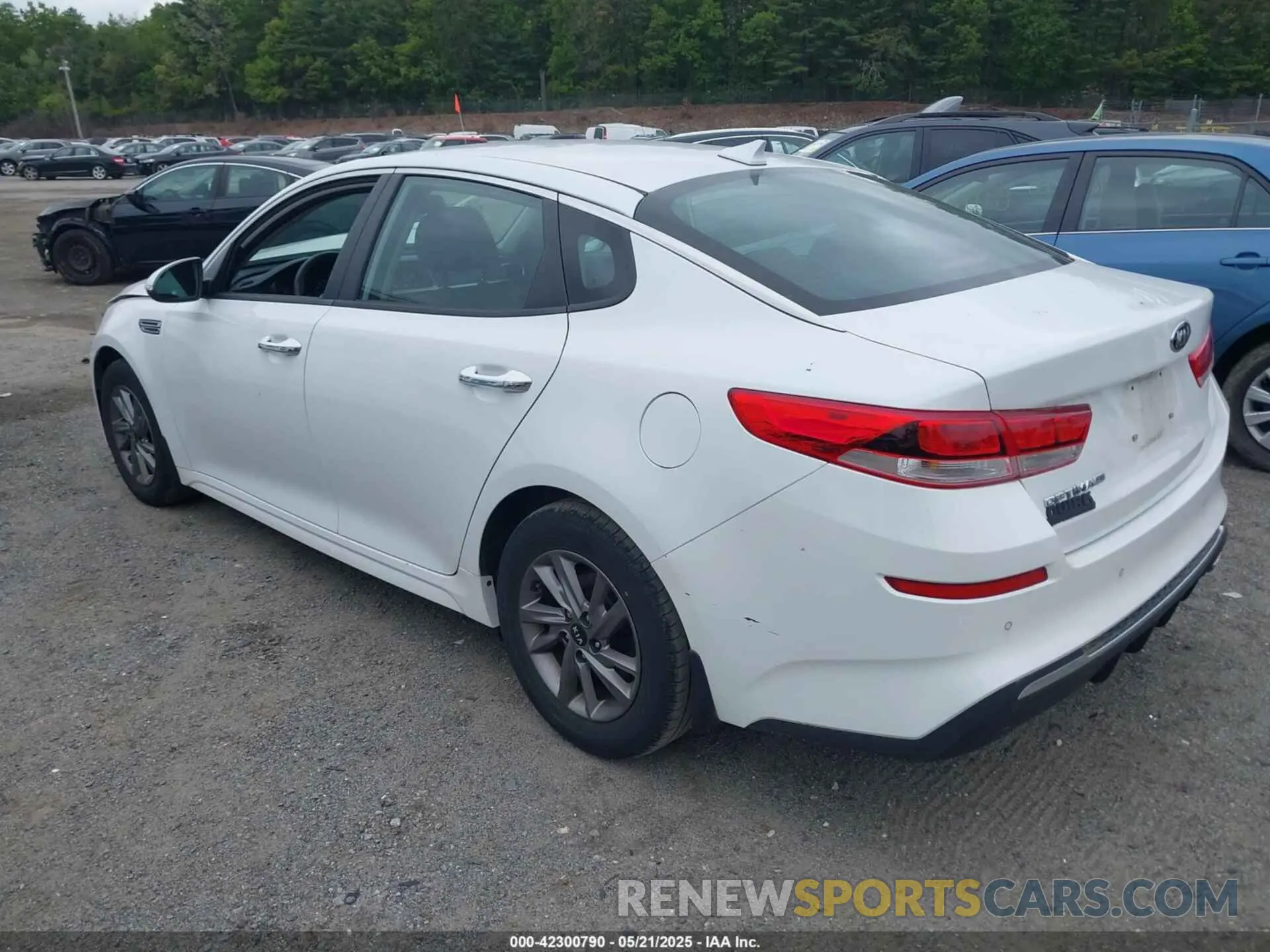 3 Photograph of a damaged car 5XXGT4L32LG450805 KIA OPTIMA 2020