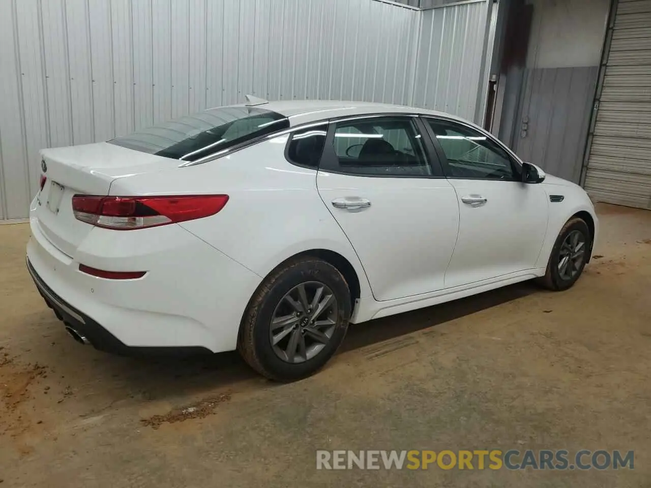 3 Photograph of a damaged car 5XXGT4L33LG413861 KIA OPTIMA 2020