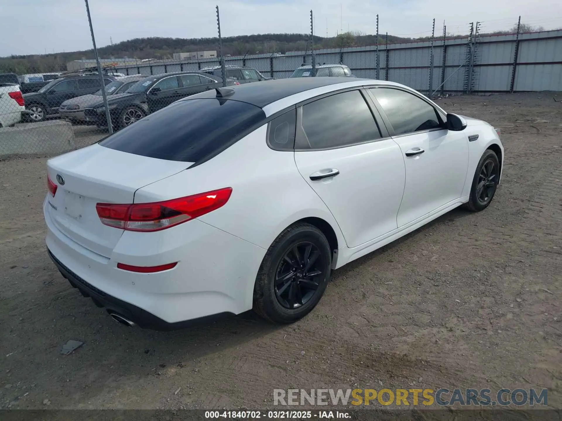 4 Photograph of a damaged car 5XXGT4L33LG432264 KIA OPTIMA 2020