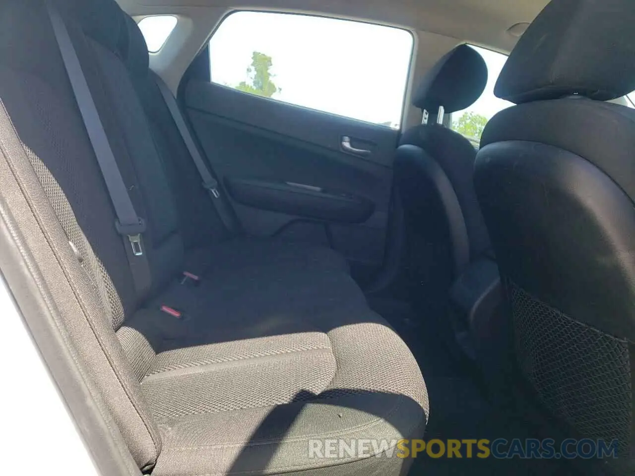 10 Фотография поврежденного автомобиля 5XXGT4L34LG381745 KIA OPTIMA 2020