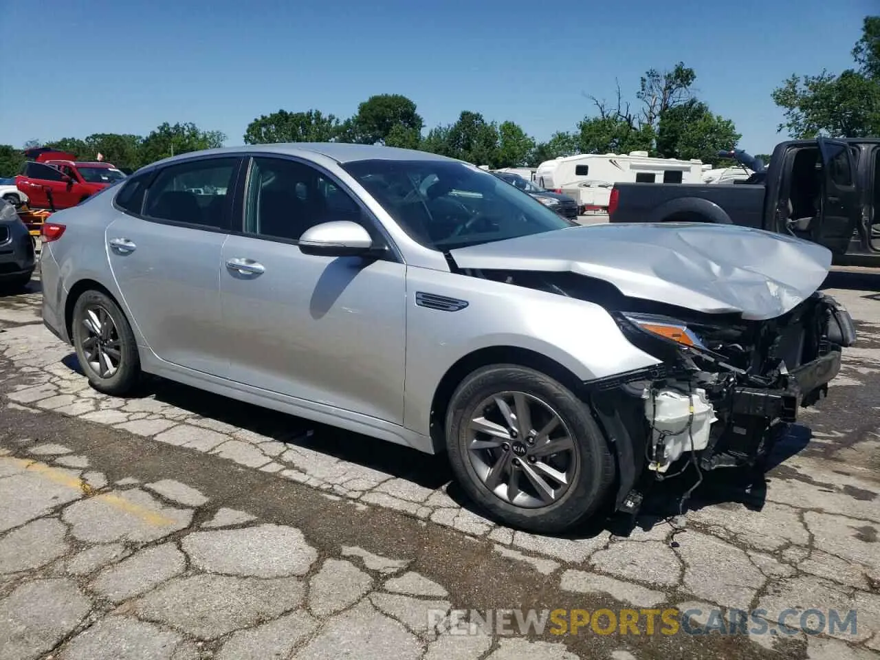 4 Фотография поврежденного автомобиля 5XXGT4L34LG381745 KIA OPTIMA 2020