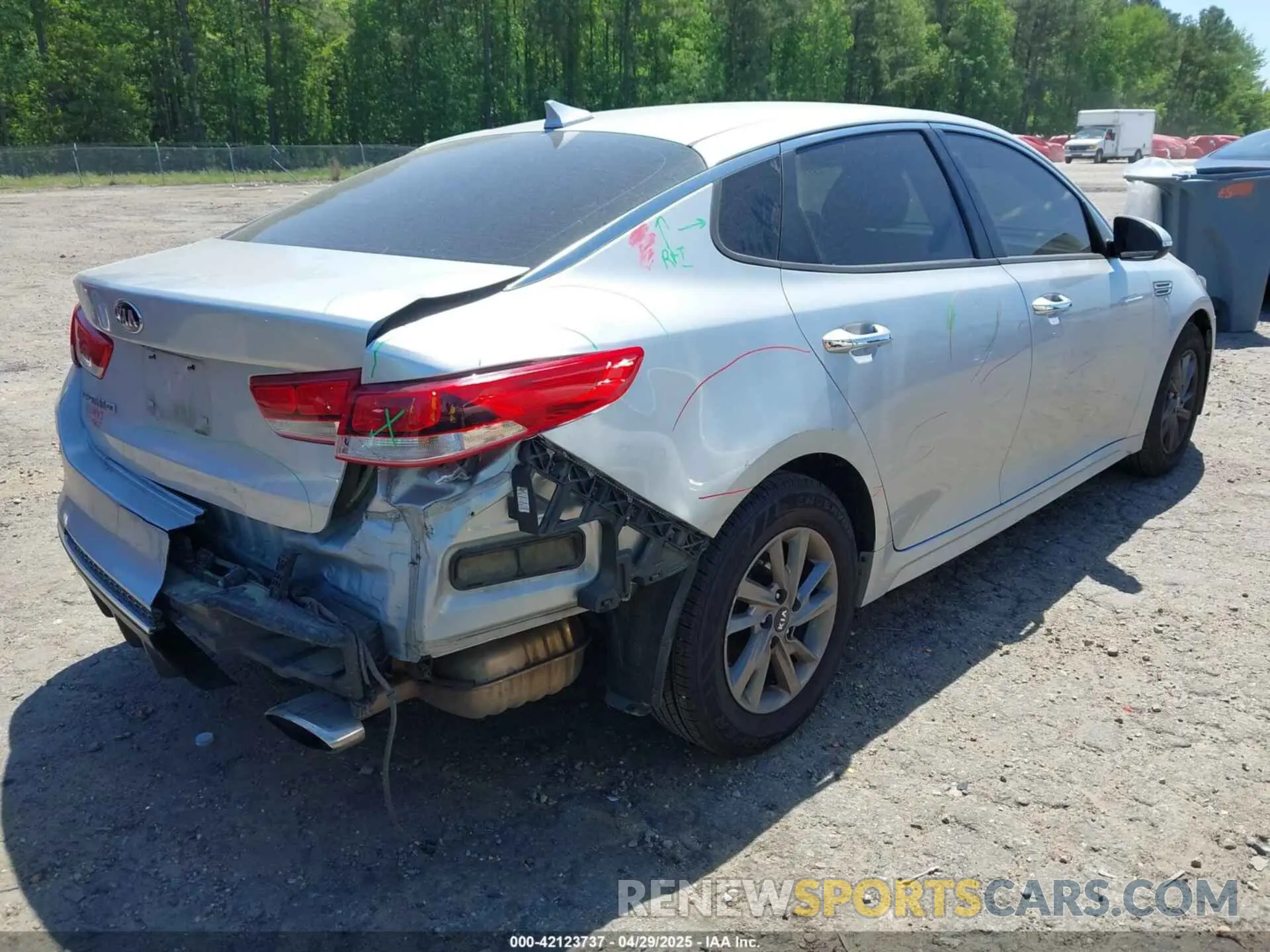 4 Photograph of a damaged car 5XXGT4L34LG388114 KIA OPTIMA 2020
