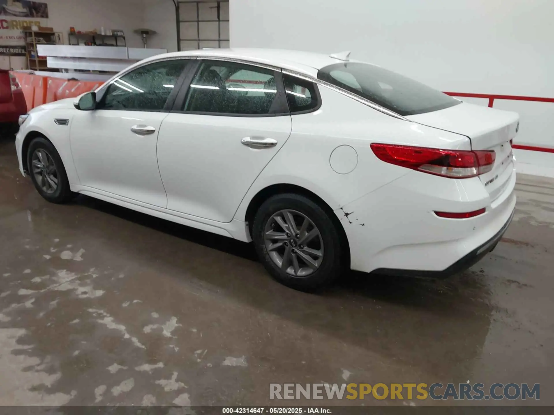 3 Фотография поврежденного автомобиля 5XXGT4L34LG418924 KIA OPTIMA 2020