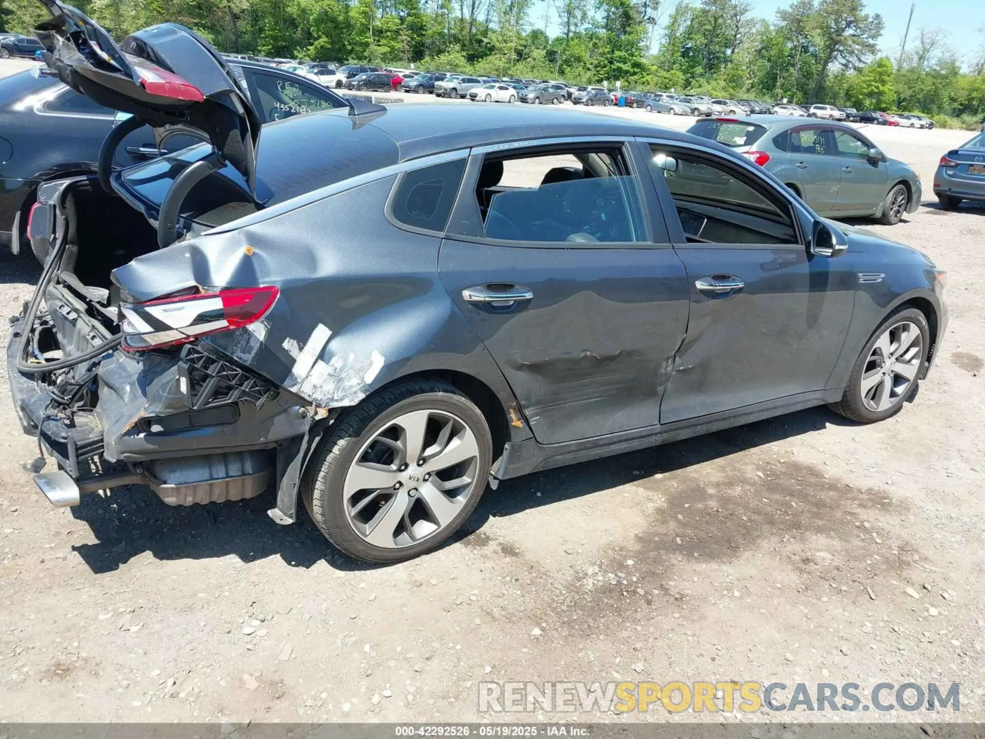 4 Photograph of a damaged car 5XXGT4L34LG428868 KIA OPTIMA 2020