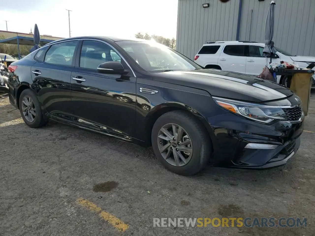 4 Photograph of a damaged car 5XXGT4L34LG444147 KIA OPTIMA 2020