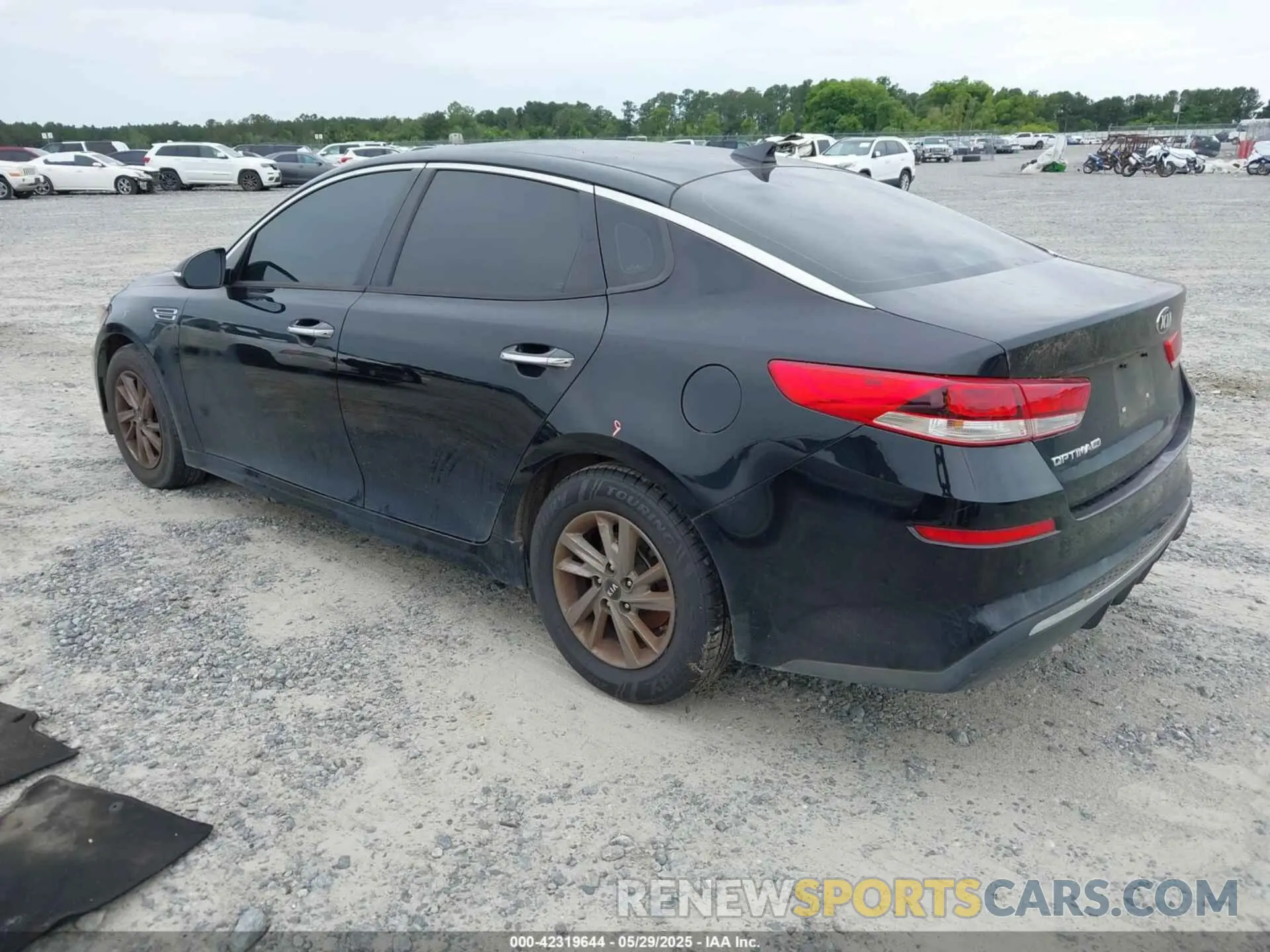 3 Фотография поврежденного автомобиля 5XXGT4L35LG384086 KIA OPTIMA 2020