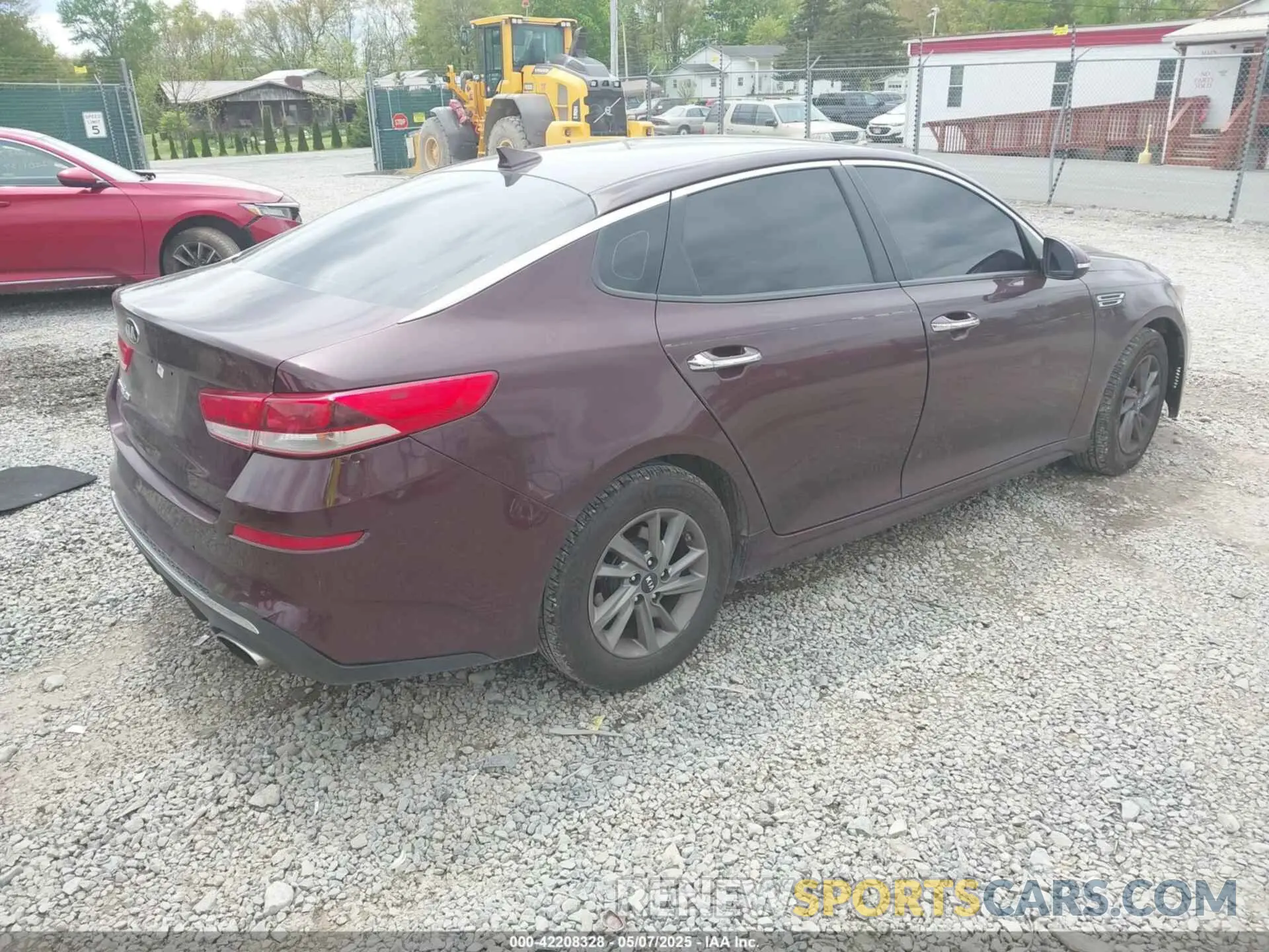 4 Photograph of a damaged car 5XXGT4L35LG393628 KIA OPTIMA 2020