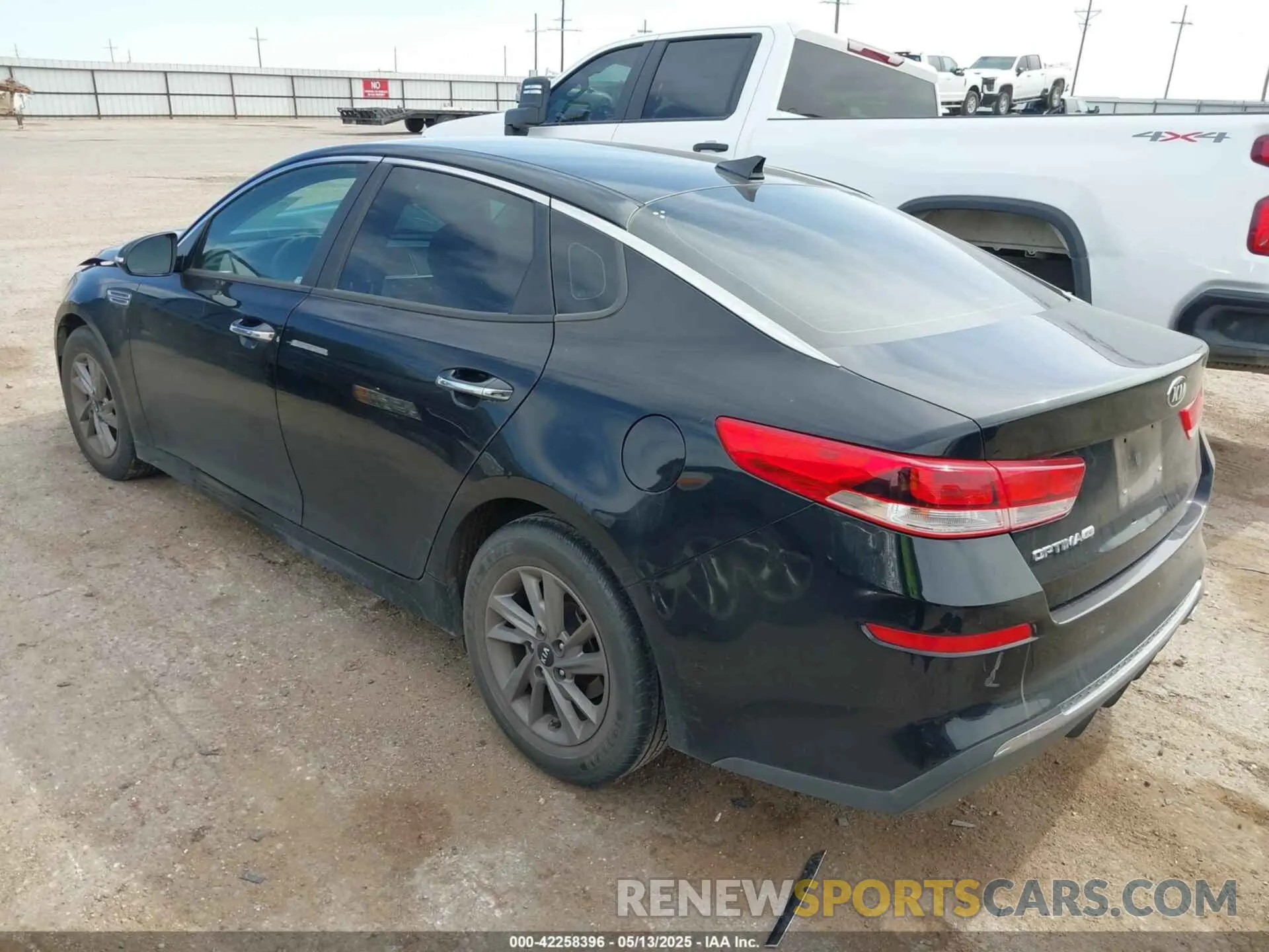 3 Фотография поврежденного автомобиля 5XXGT4L35LG395007 KIA OPTIMA 2020