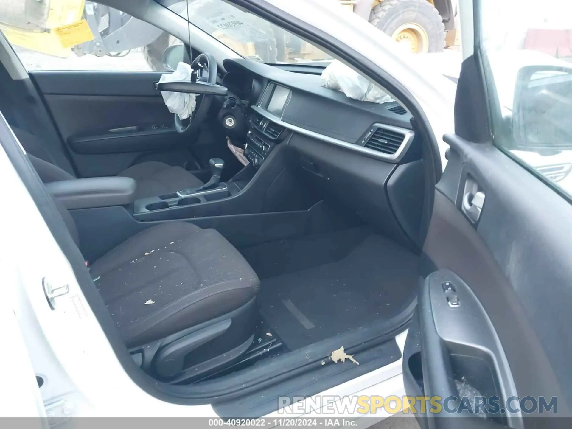 5 Photograph of a damaged car 5XXGT4L35LG402764 KIA OPTIMA 2020