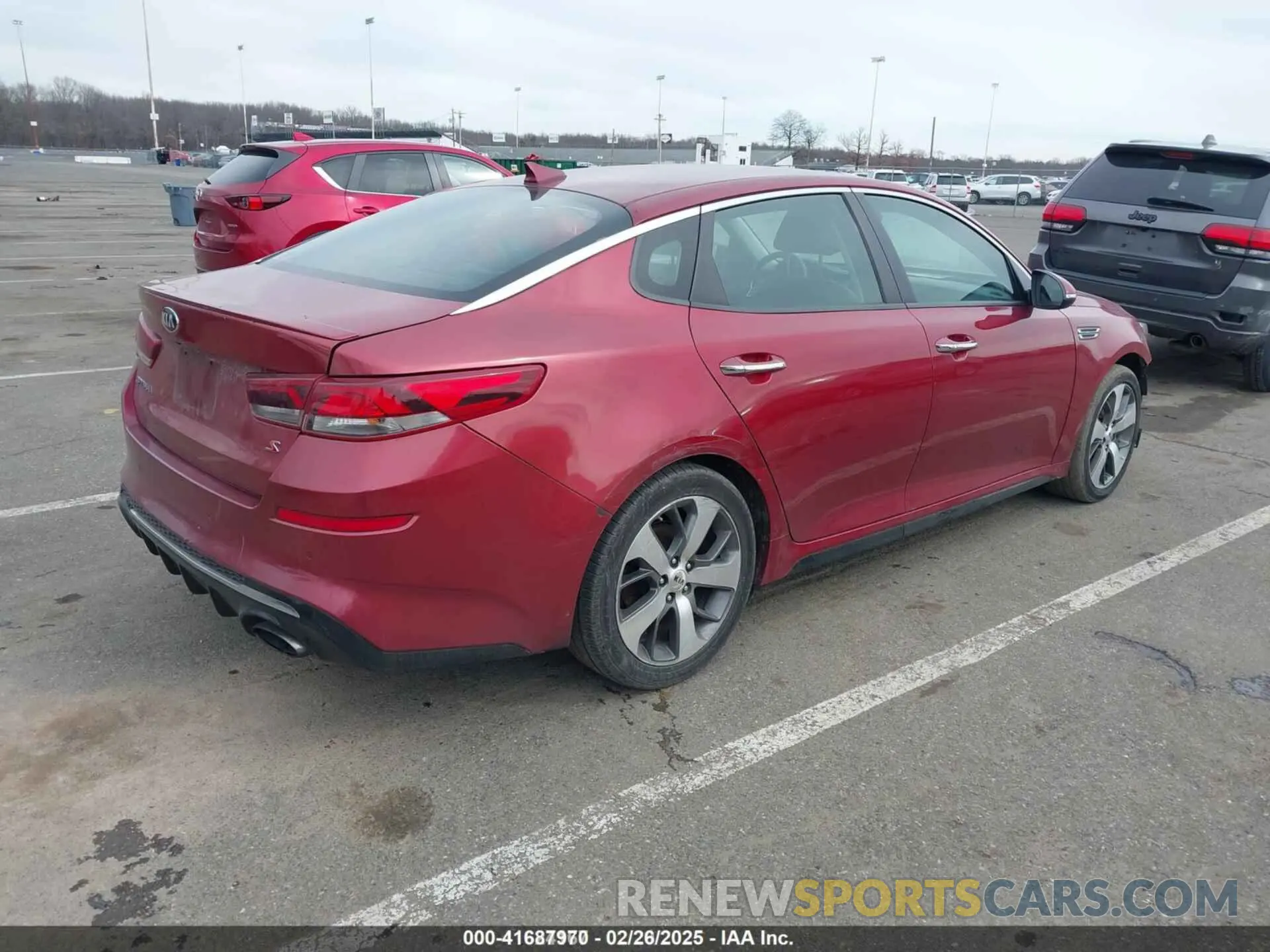 4 Photograph of a damaged car 5XXGT4L35LG405454 KIA OPTIMA 2020