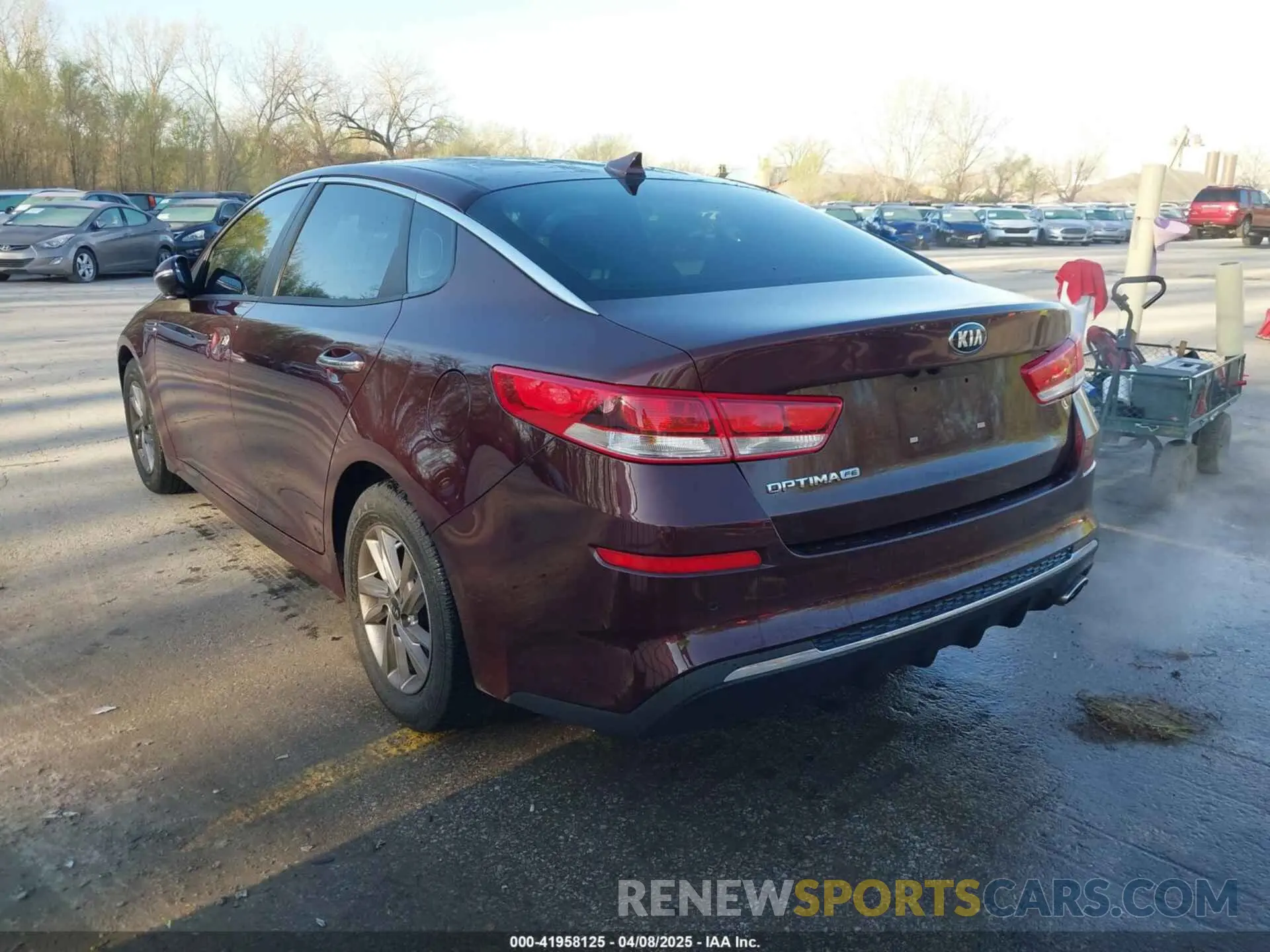3 Фотография поврежденного автомобиля 5XXGT4L35LG448305 KIA OPTIMA 2020