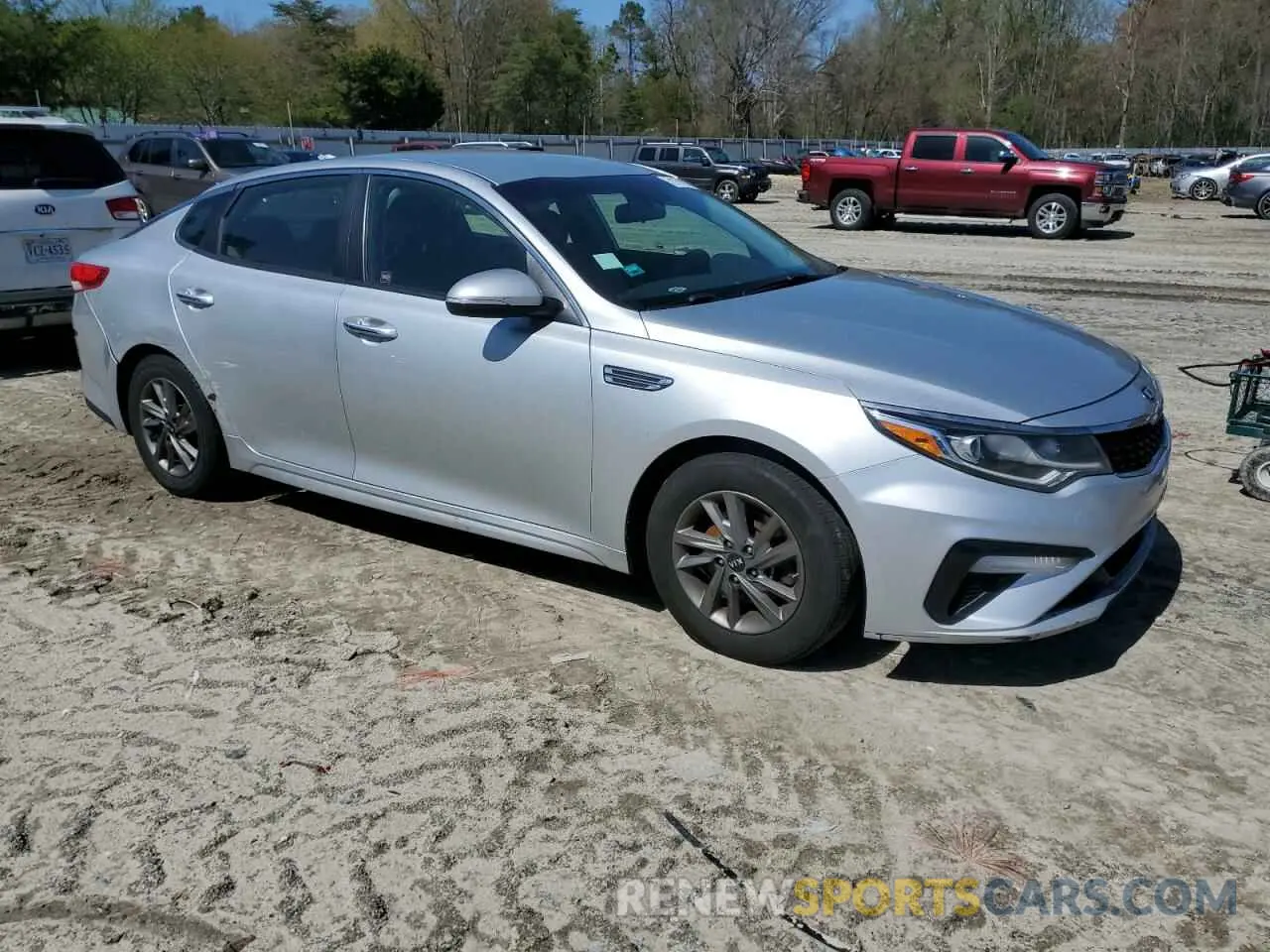 4 Photograph of a damaged car 5XXGT4L36LG381441 KIA OPTIMA 2020