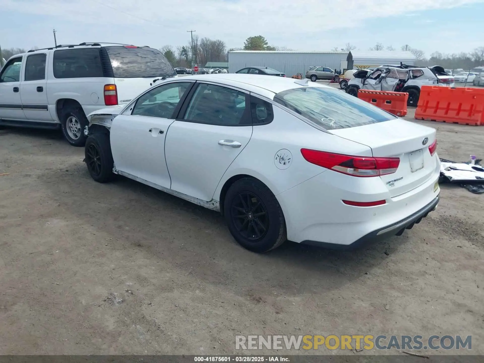 3 Photograph of a damaged car 5XXGT4L36LG388082 KIA OPTIMA 2020