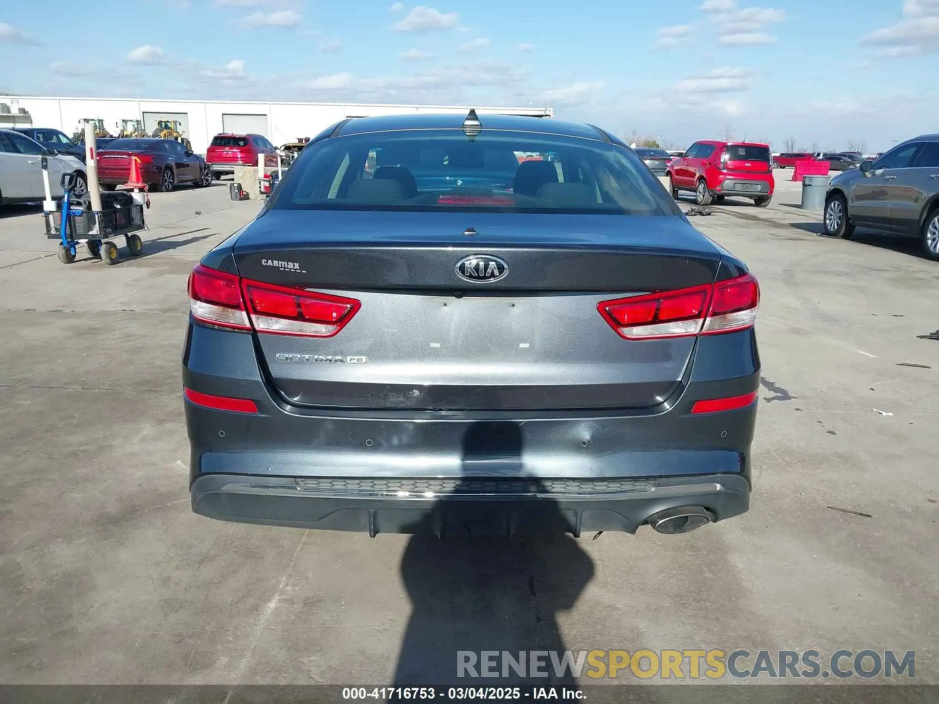 17 Photograph of a damaged car 5XXGT4L36LG389152 KIA OPTIMA 2020