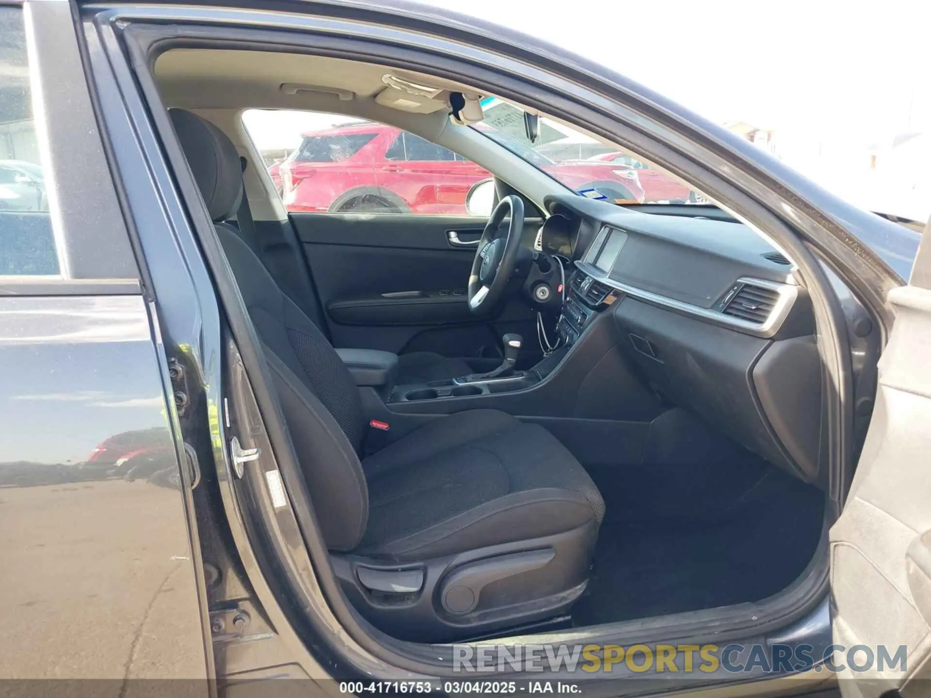 5 Photograph of a damaged car 5XXGT4L36LG389152 KIA OPTIMA 2020