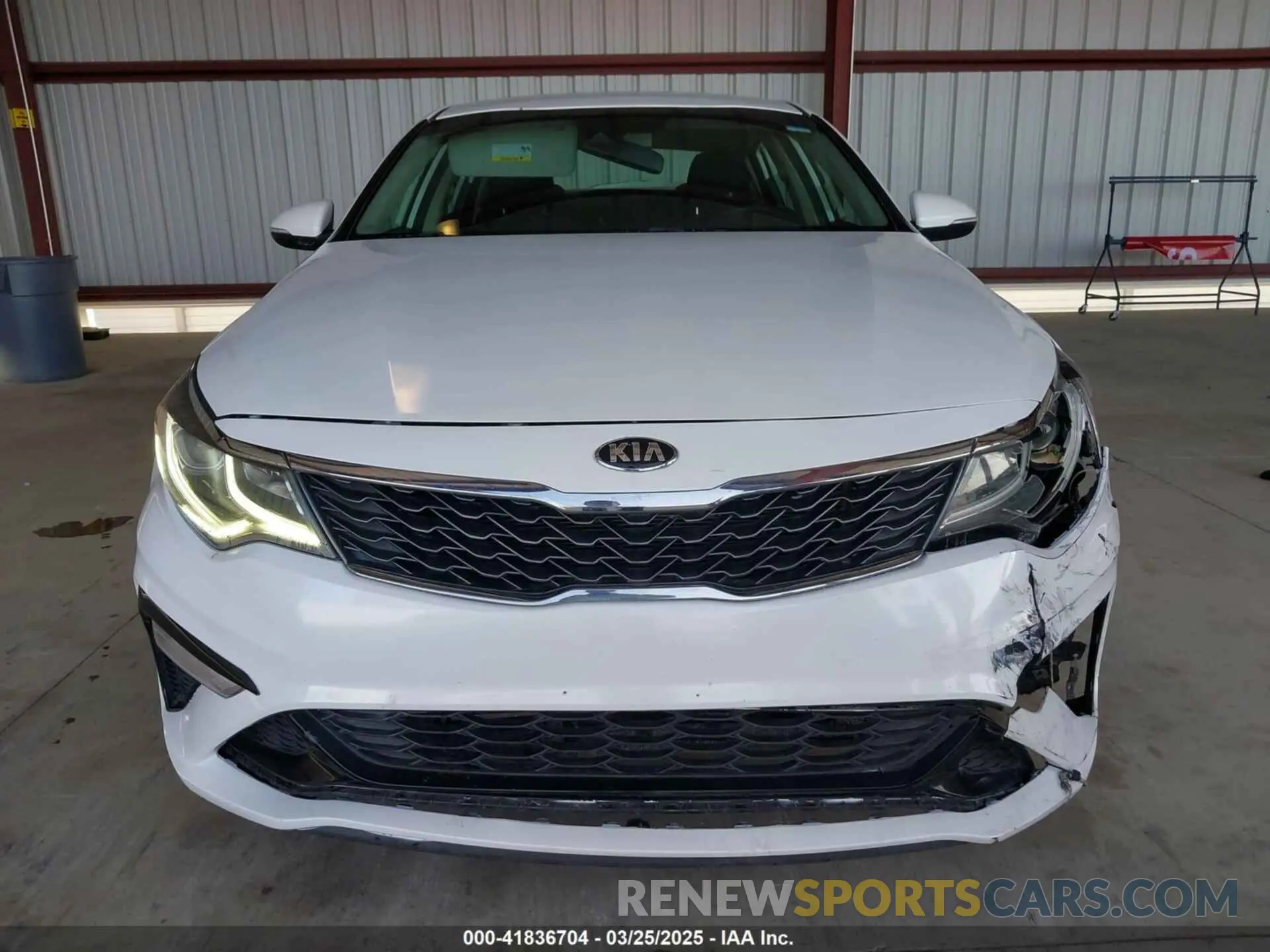12 Фотография поврежденного автомобиля 5XXGT4L36LG393377 KIA OPTIMA 2020