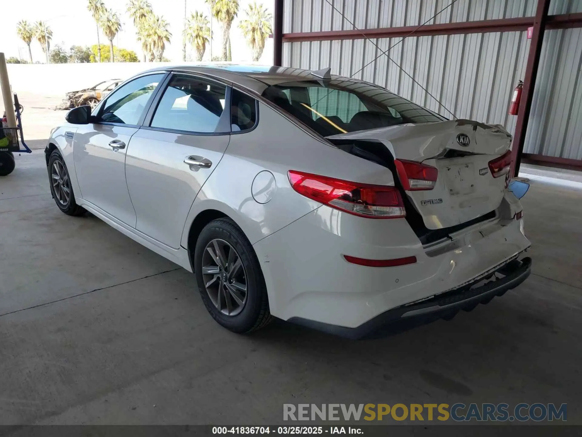 3 Фотография поврежденного автомобиля 5XXGT4L36LG393377 KIA OPTIMA 2020