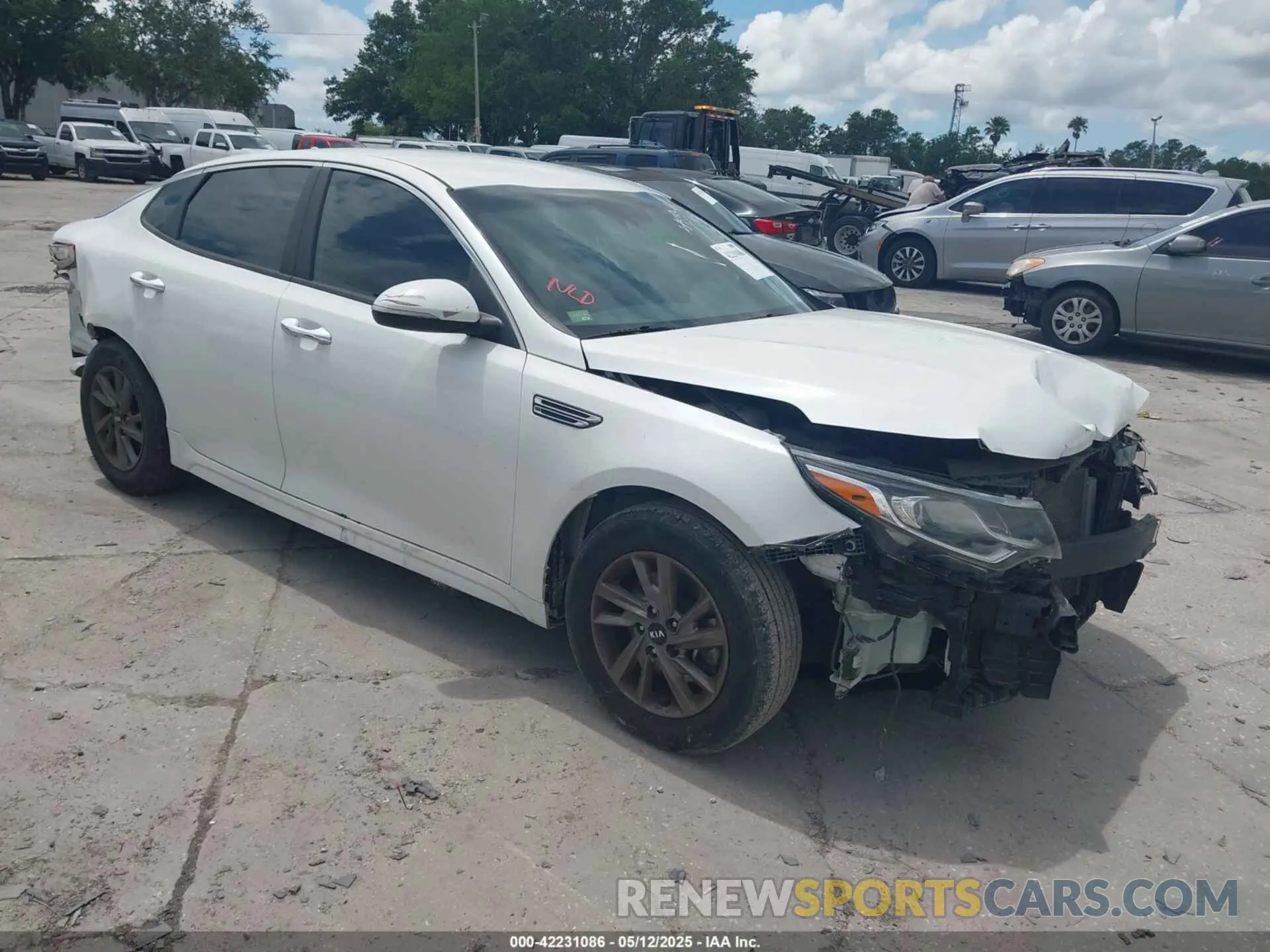 1 Photograph of a damaged car 5XXGT4L36LG394433 KIA OPTIMA 2020
