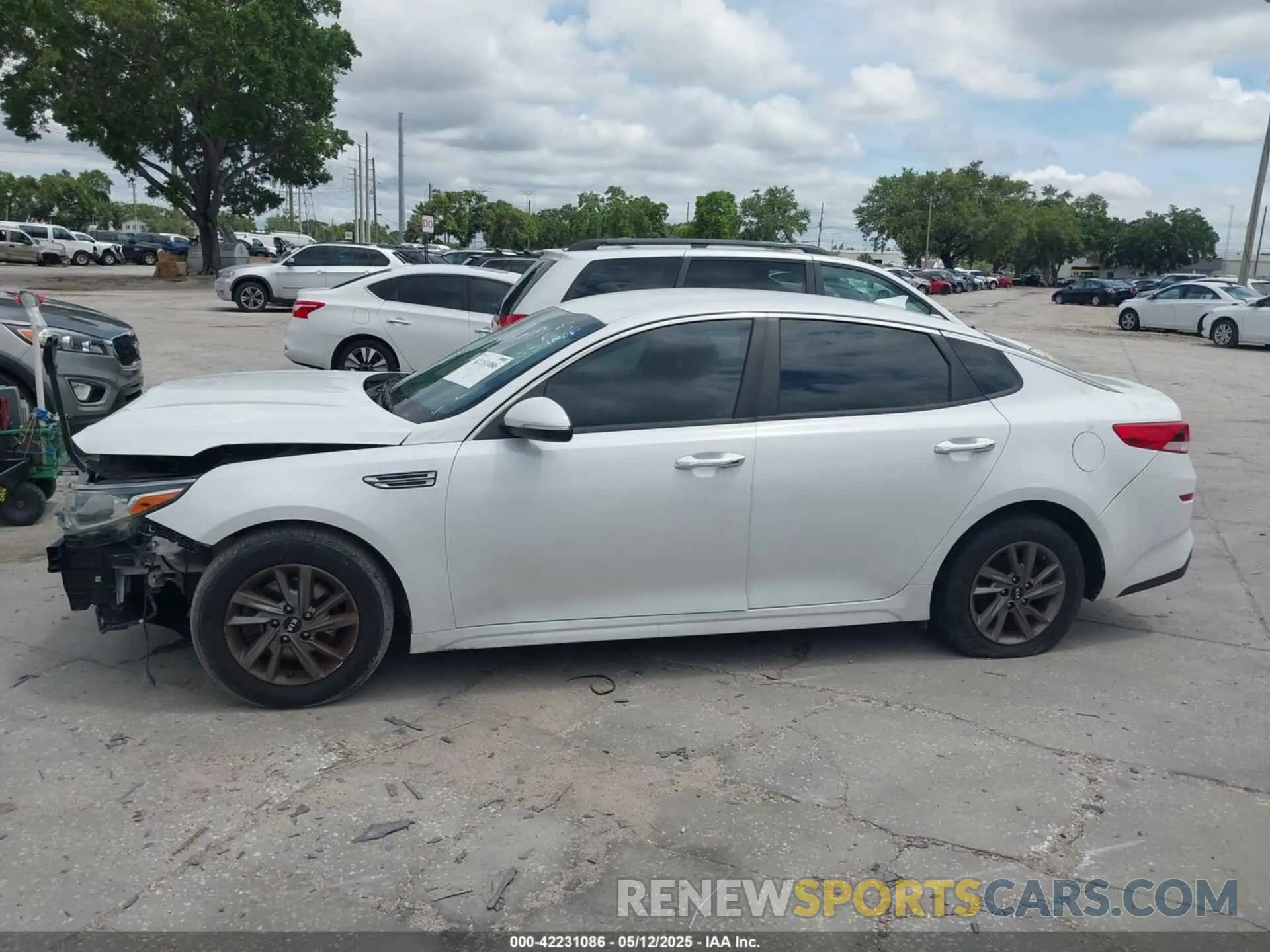 14 Photograph of a damaged car 5XXGT4L36LG394433 KIA OPTIMA 2020