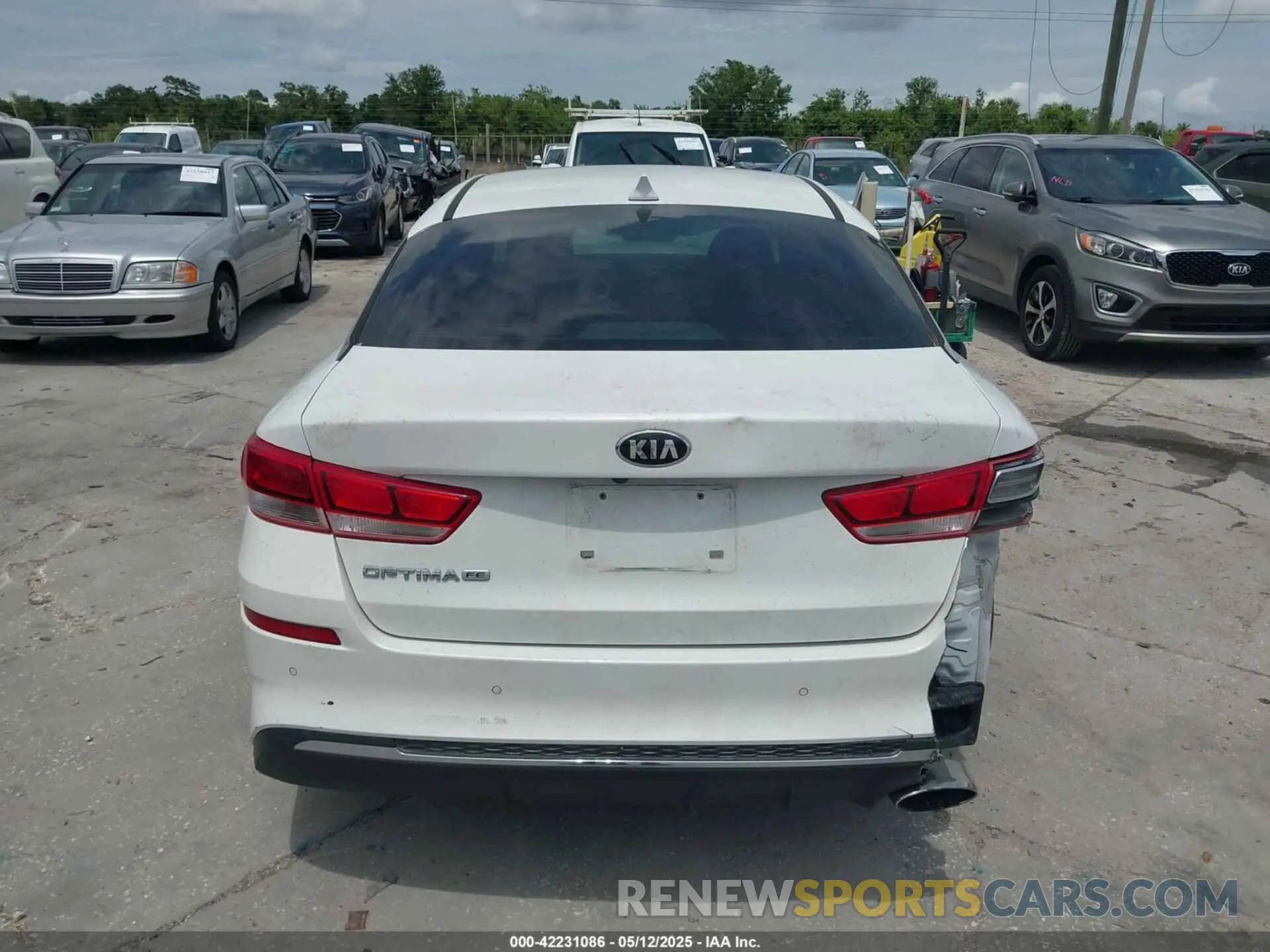 16 Photograph of a damaged car 5XXGT4L36LG394433 KIA OPTIMA 2020