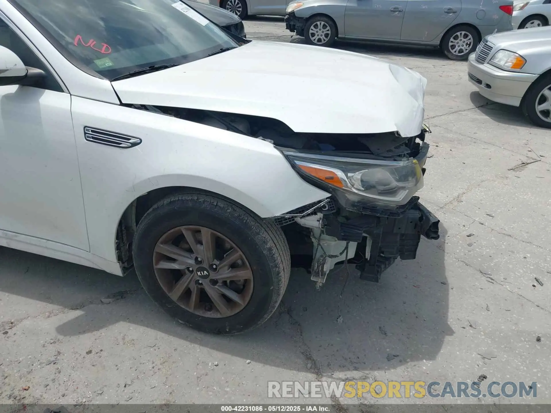 19 Photograph of a damaged car 5XXGT4L36LG394433 KIA OPTIMA 2020