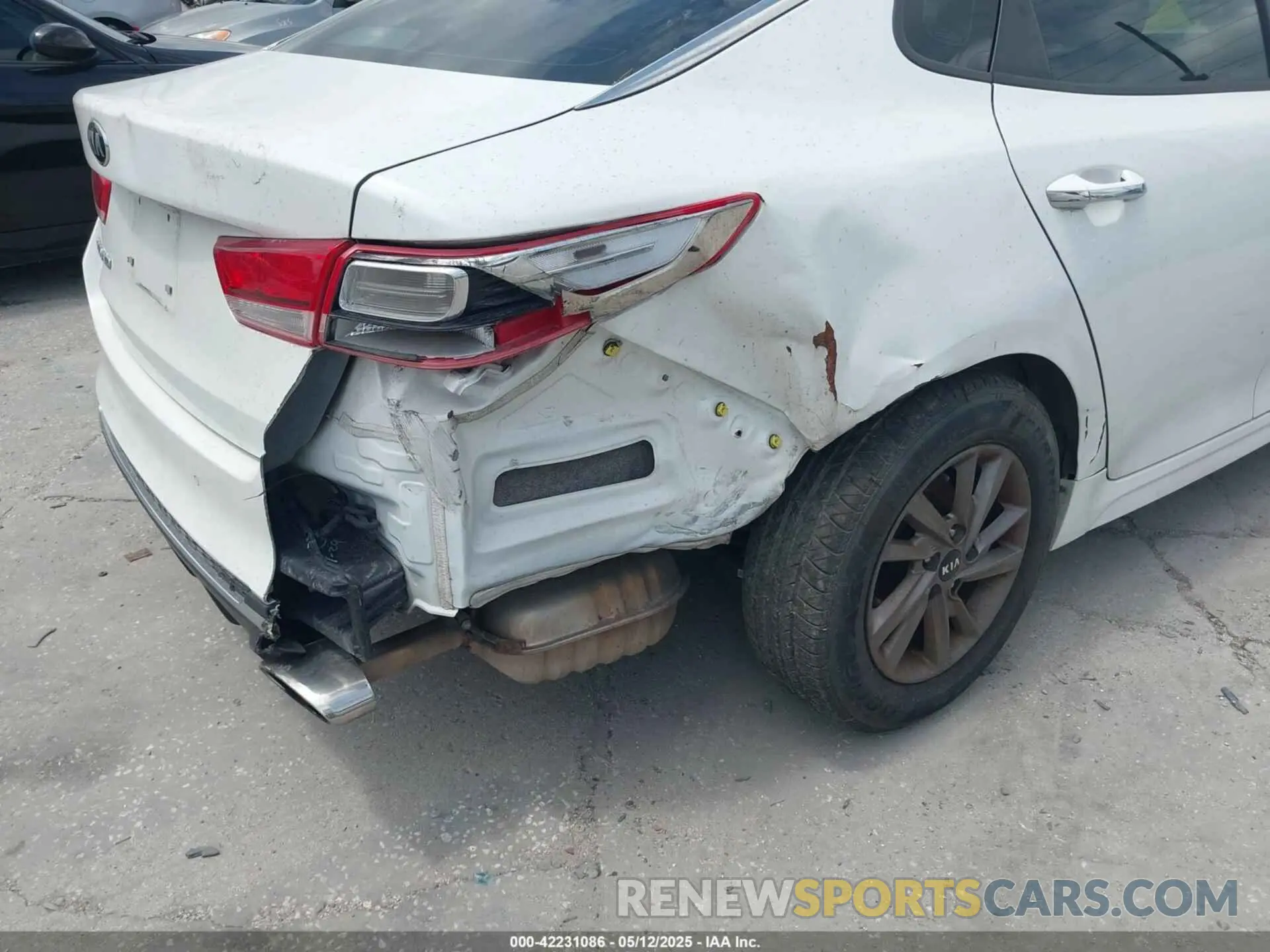 20 Photograph of a damaged car 5XXGT4L36LG394433 KIA OPTIMA 2020