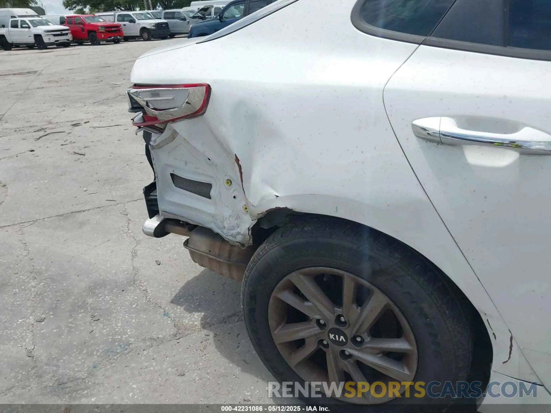 21 Photograph of a damaged car 5XXGT4L36LG394433 KIA OPTIMA 2020