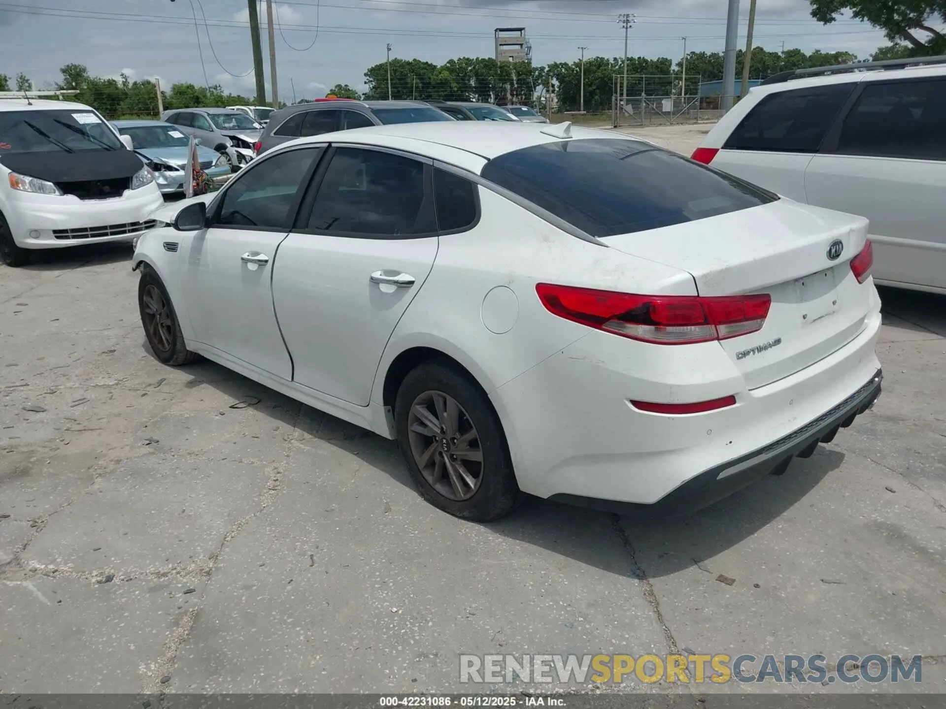 3 Photograph of a damaged car 5XXGT4L36LG394433 KIA OPTIMA 2020