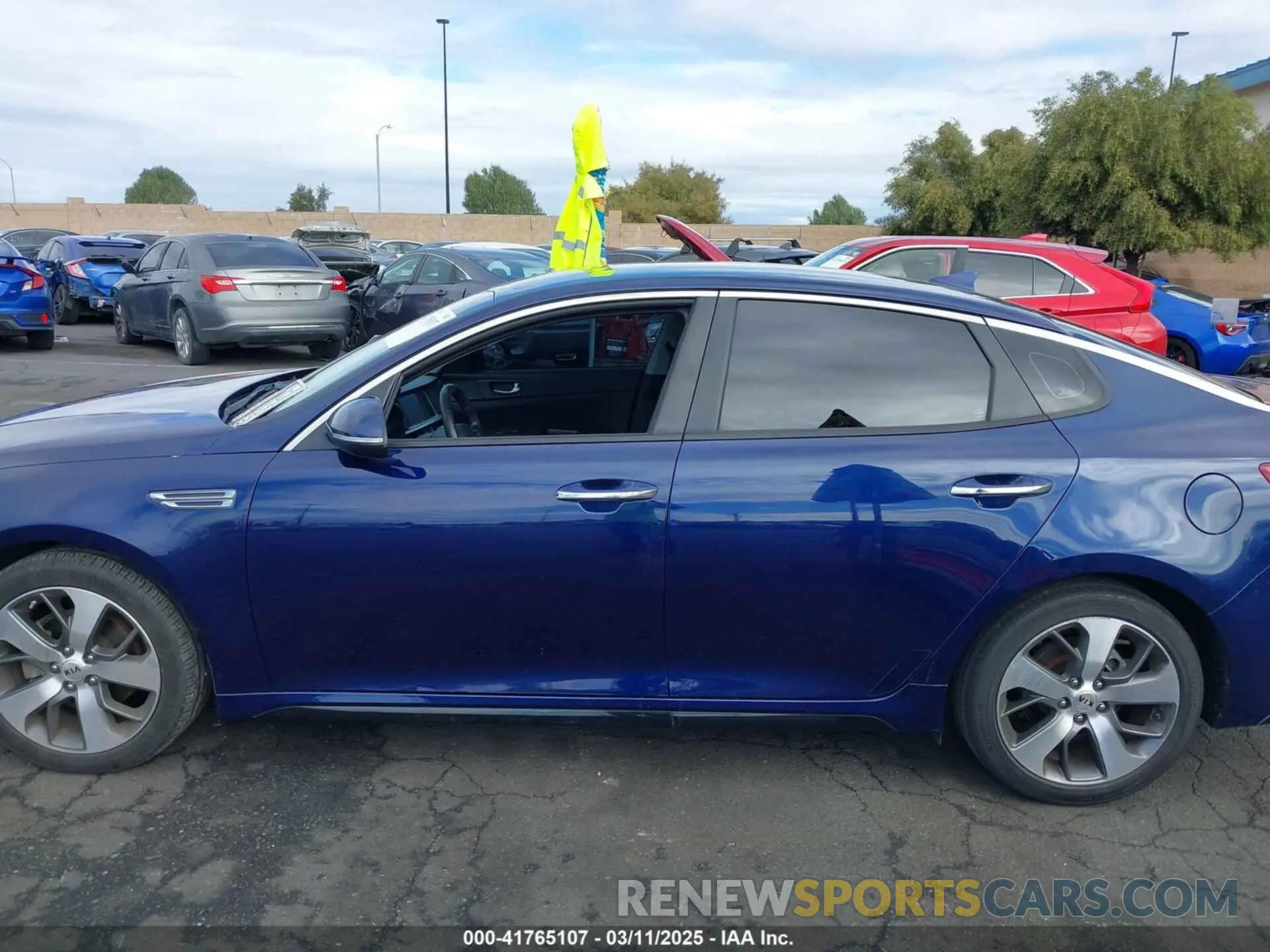 14 Photograph of a damaged car 5XXGT4L36LG416009 KIA OPTIMA 2020
