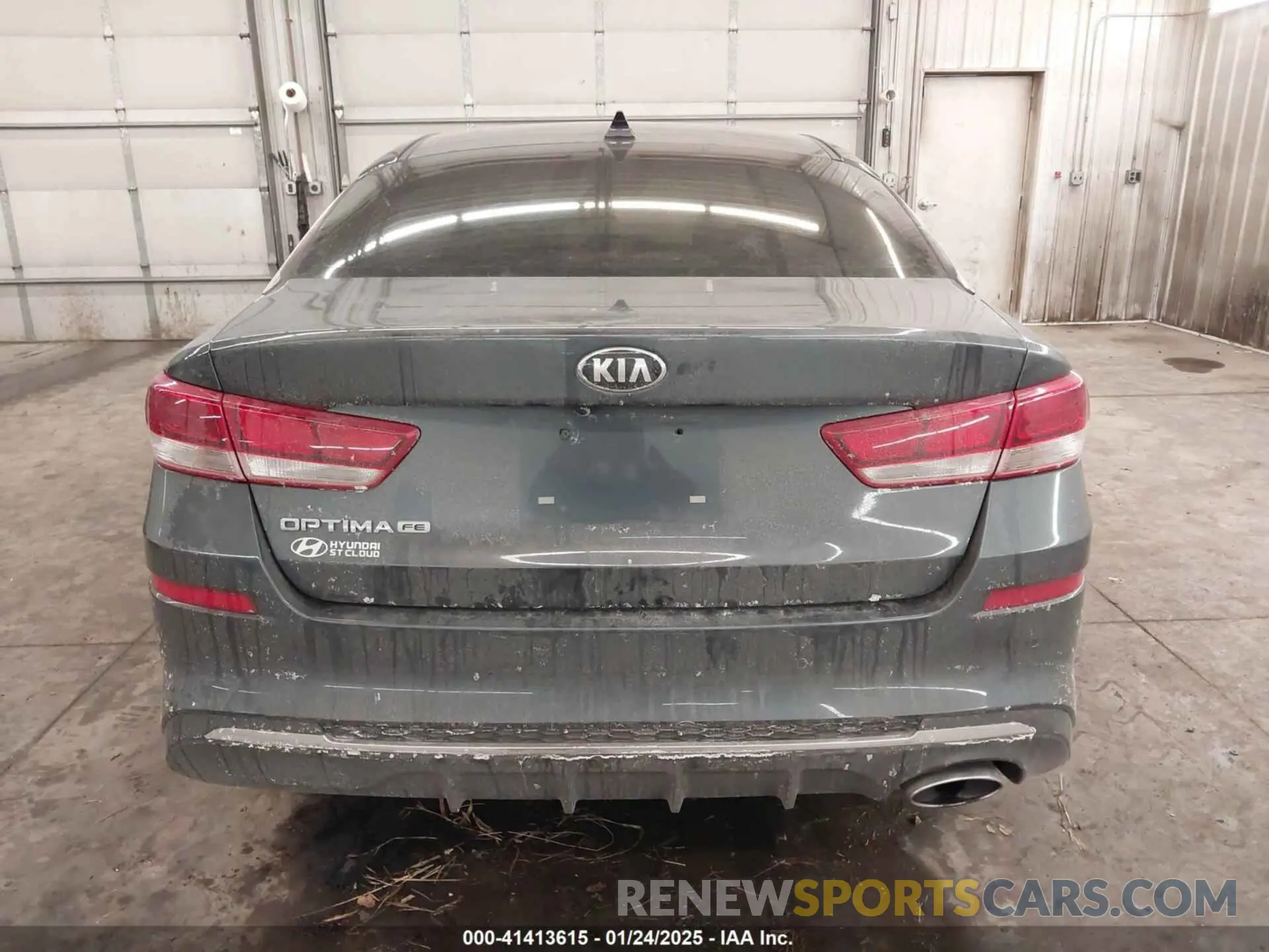 17 Photograph of a damaged car 5XXGT4L36LG439905 KIA OPTIMA 2020