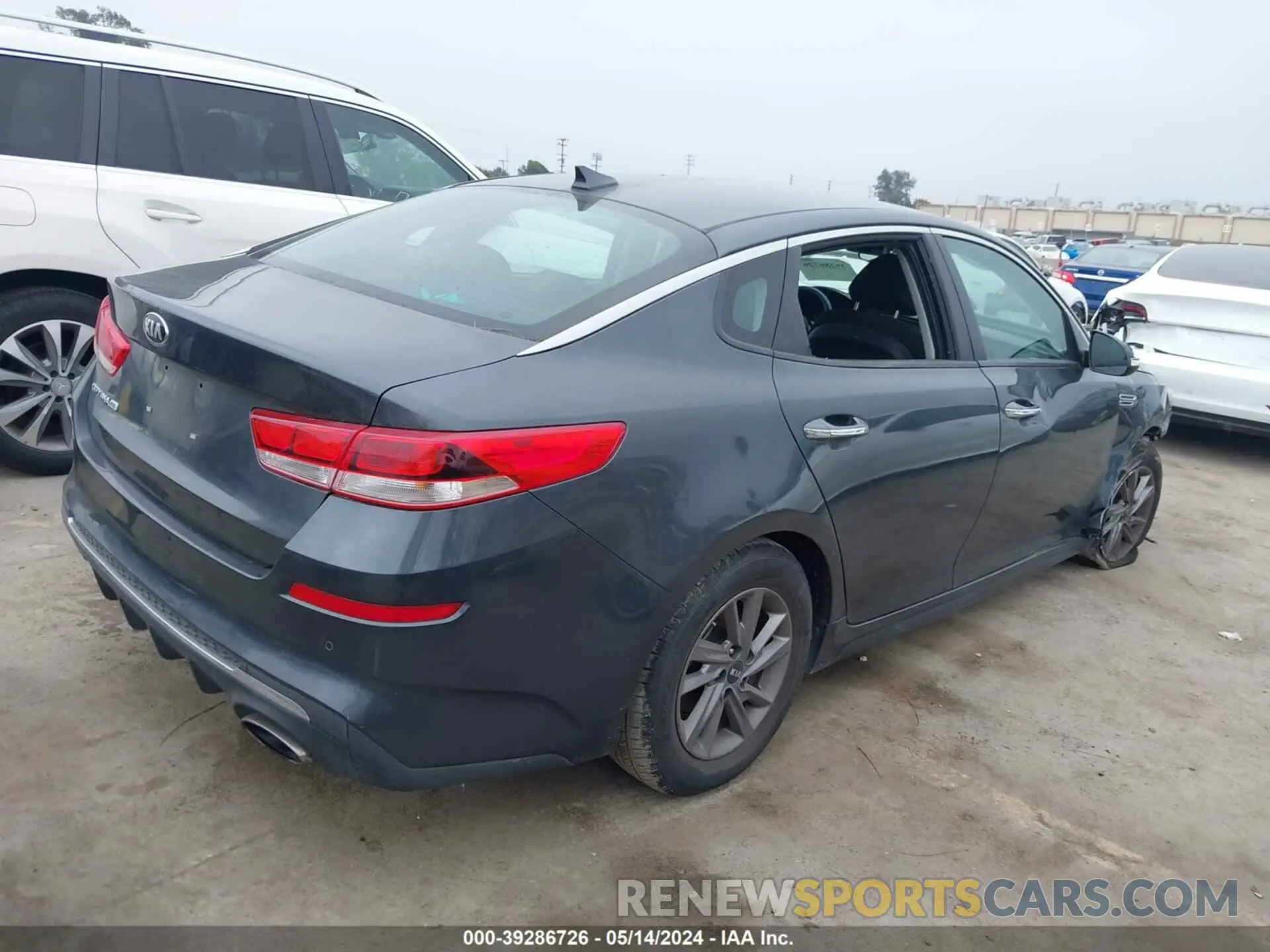 4 Photograph of a damaged car 5XXGT4L37LG389290 KIA OPTIMA 2020