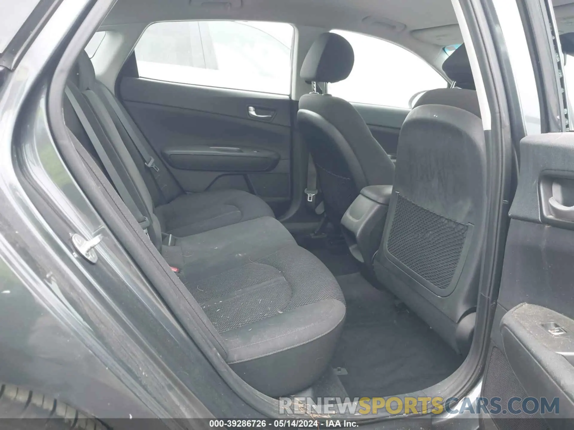 8 Photograph of a damaged car 5XXGT4L37LG389290 KIA OPTIMA 2020