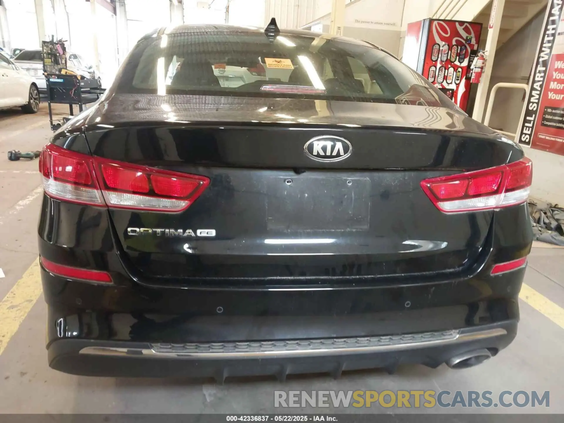 16 Фотография поврежденного автомобиля 5XXGT4L37LG422014 KIA OPTIMA 2020