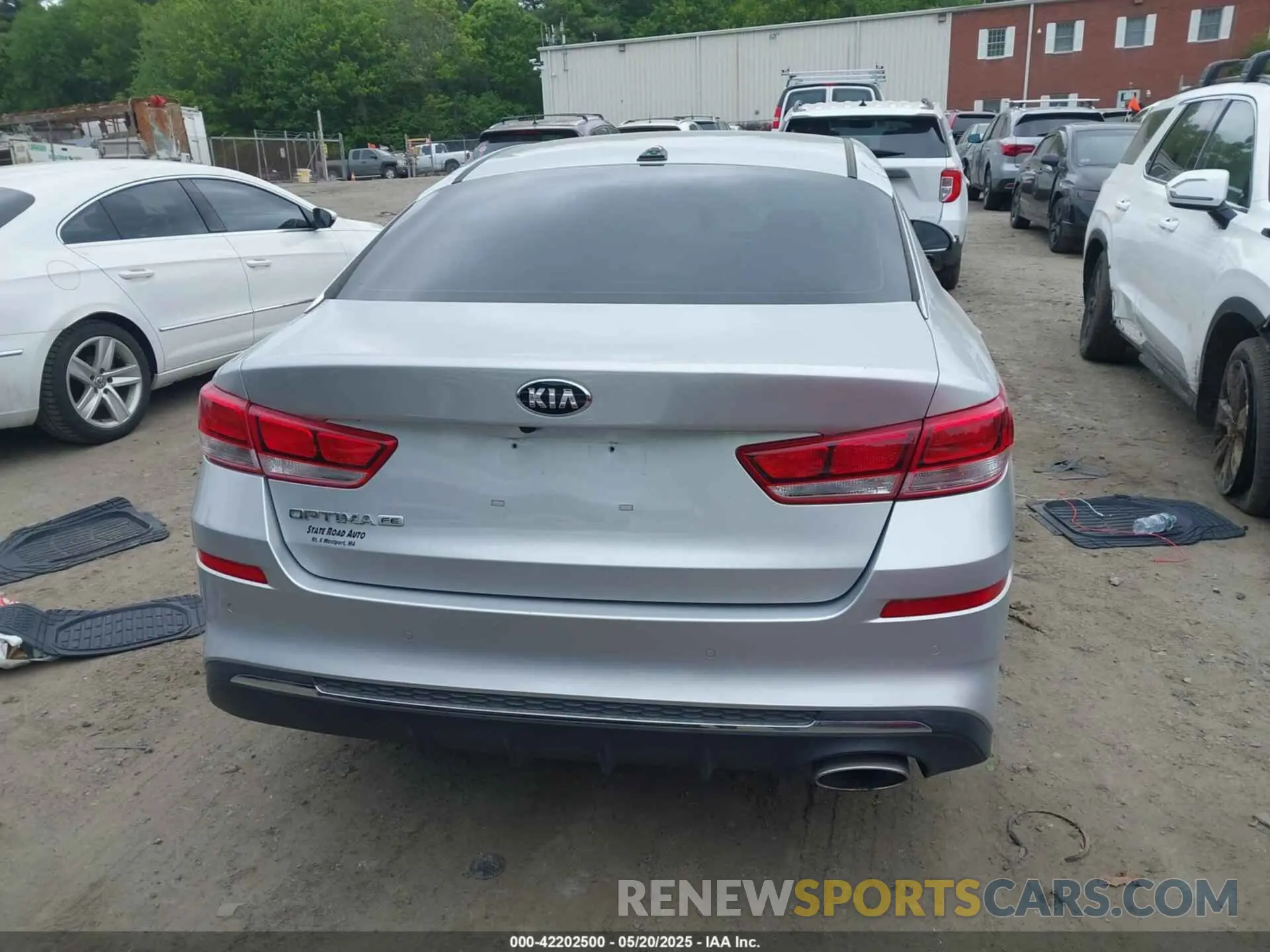 16 Photograph of a damaged car 5XXGT4L38LG381098 KIA OPTIMA 2020