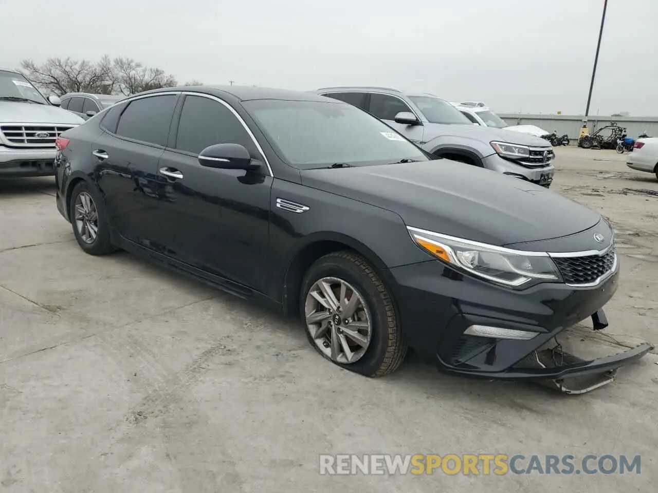 4 Photograph of a damaged car 5XXGT4L38LG390447 KIA OPTIMA 2020